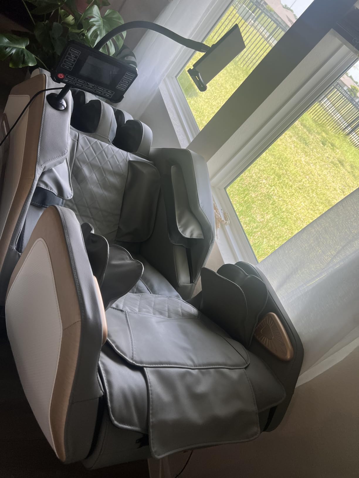 Massage Chair Full Body 14 Fixed Roller Zero Gravity 5 Auto Modes, 8 Airbags, Foot Massage, Heating, Phone Controller, Bluetooth Speaker, Nightlights customer photo 2