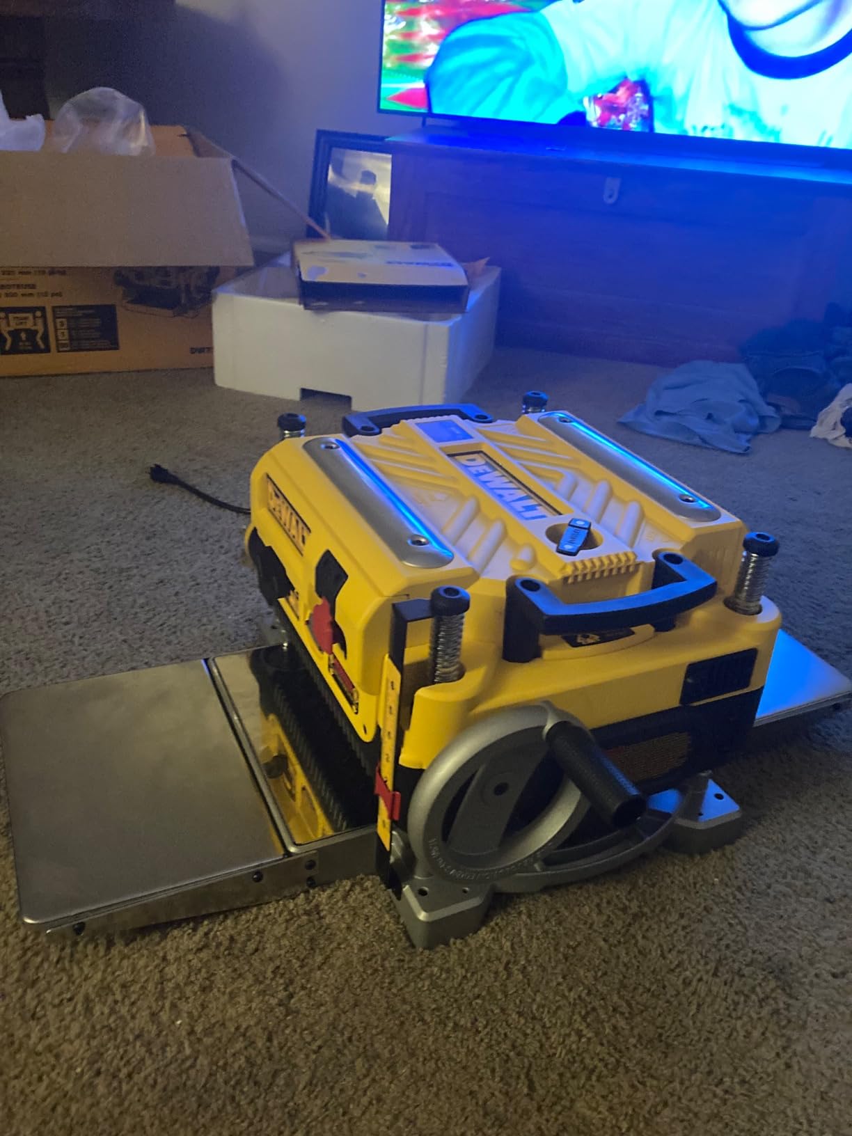 DEWALT Planer, Thickness Planer, 13-Inch, 3 Knife for Larger Cuts, Two Speed 20,000 RPM Motor, Corded (DW735) customer photo 1