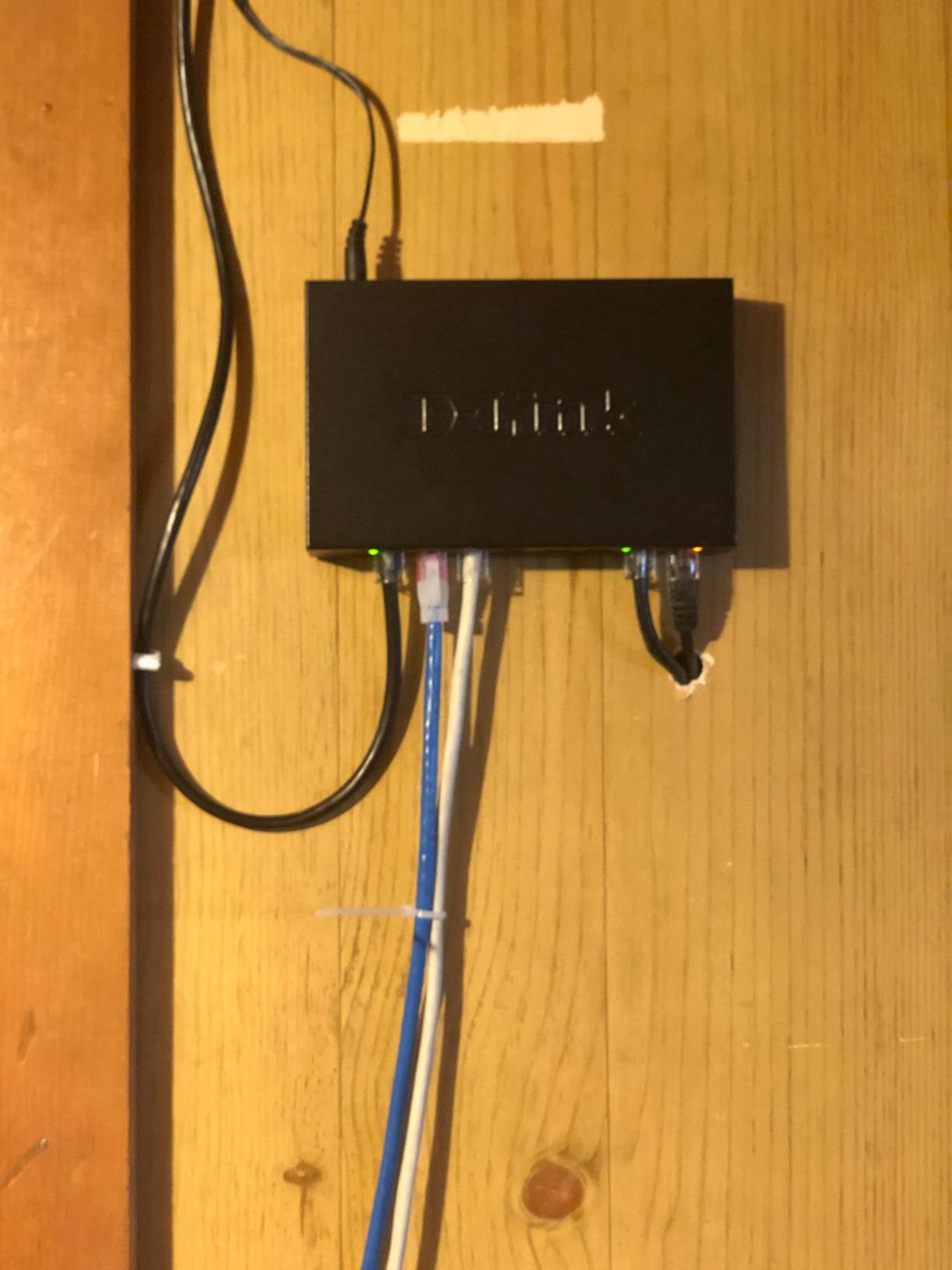 D-Link 8-Port Gigabit Unmanaged Ethernet Switch for Office, Media or Gaming customer photo 1