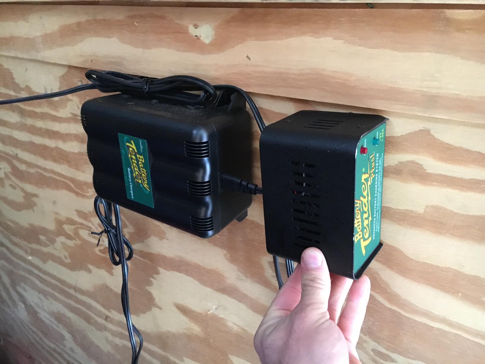 Battery Tender Plus 2 Bank Multibank Charger - 2.5 AMP (1.25 AMPs Per Bank) - Smart 12V Multi Battery Charger and Maintainer for Standard, AGM, and Lithium LiFePO4-022-0165-DL-WH customer photo 1
