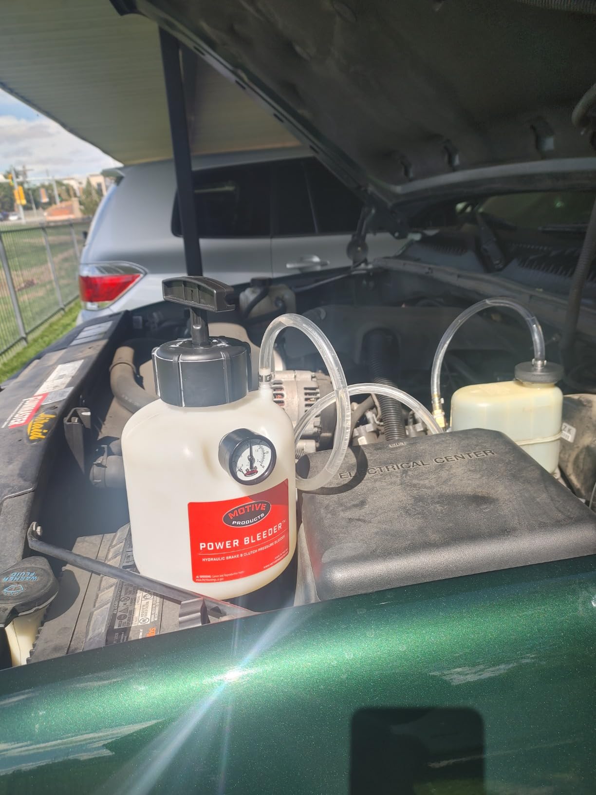 Motive Products 0108 Late Model GM Compatible Power Bleeder 2-Quart Tank with Hose and Adapter customer photo 1