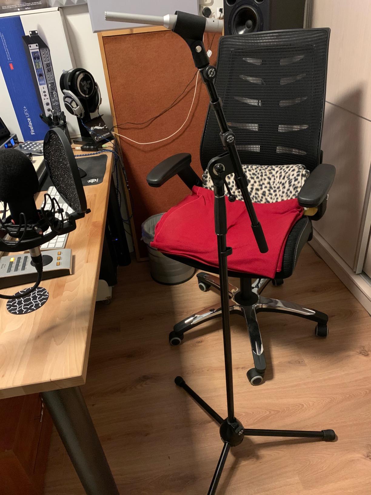 K&M König & Meyer 21090.500.55 Tripod Microphone Stand - Adjustable Telescoping 2-Piece Boom Arm - Professional Grade - Heavy Duty with Folding Leg Base - German Made Black customer photo 2
