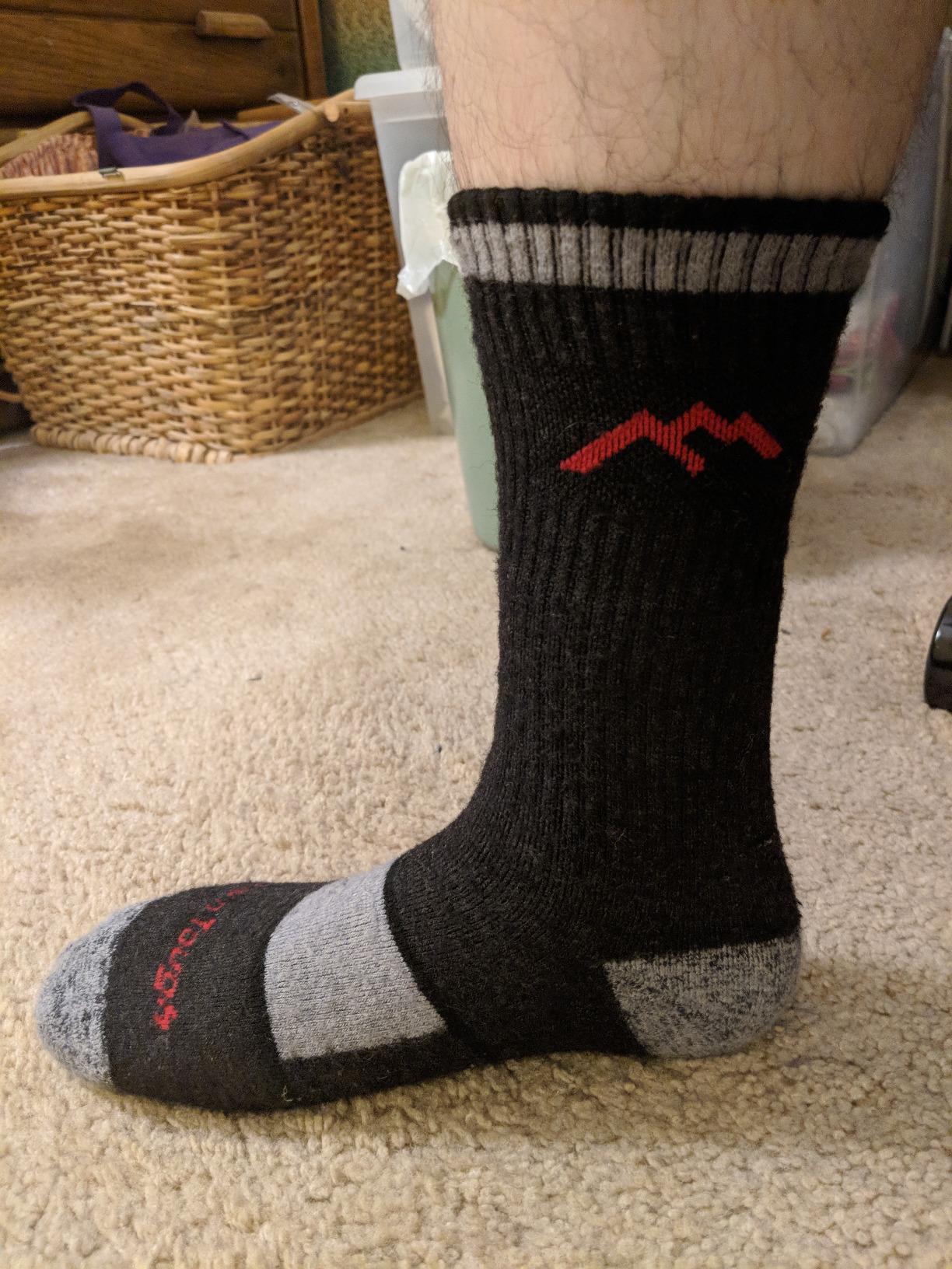 Darn Tough Vermont Men's Hiker Boot Midweight Full Cushion Socks (1405) customer photo 2