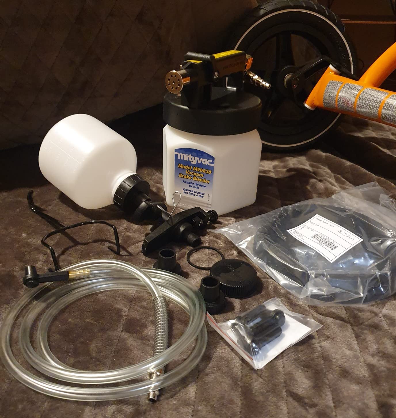 Mityvac MV6835 Pneumatic Brake and Clutch Bleeding Kit with Clamp-on Refill, Air Operated, 1.9 Quart Reservoir, 2qt Per Minute, Swivel Air Inlet, Automatic Shutoff Valve, Variable Thumb Throttle customer photo 2