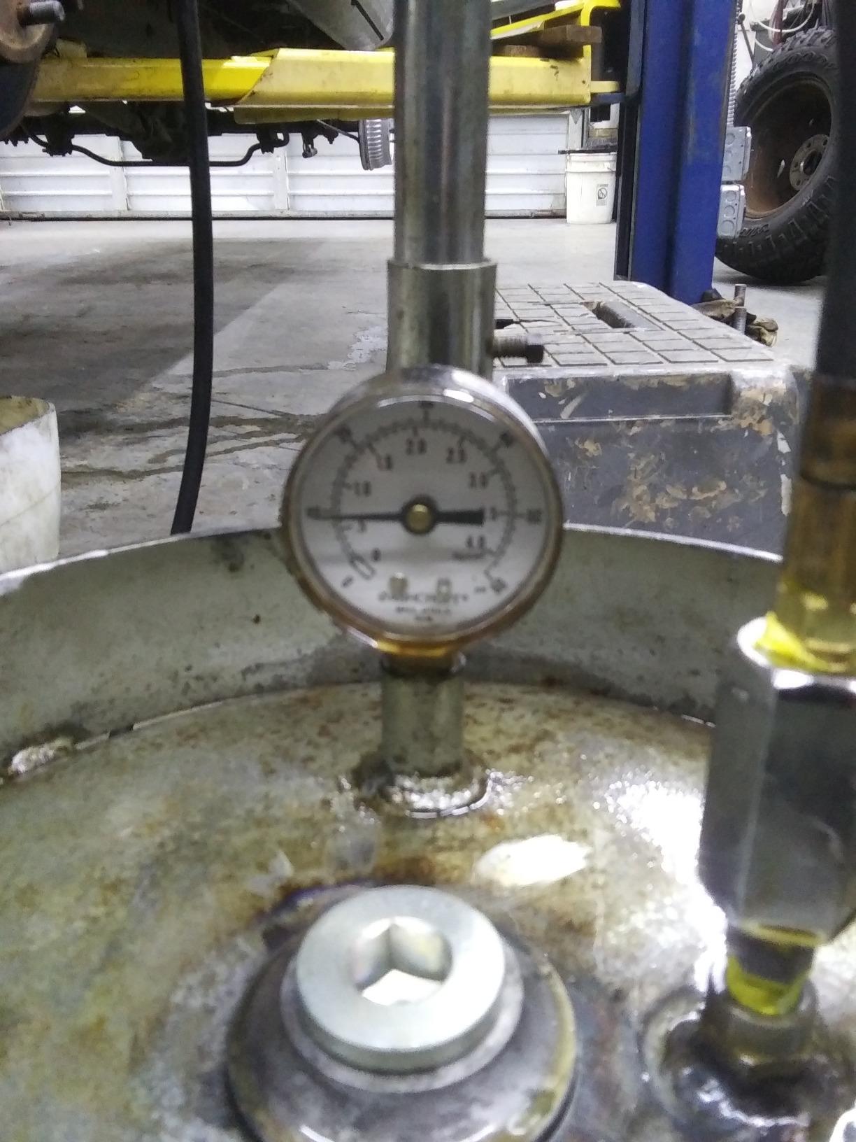 GEARWRENCH Air Pump Brake Bleeder Tank - 3795D customer photo 2