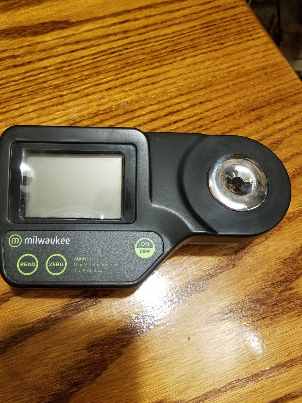 Milwaukee 0 to 85% Brix Digitial Refractometer - MA871 customer photo 1