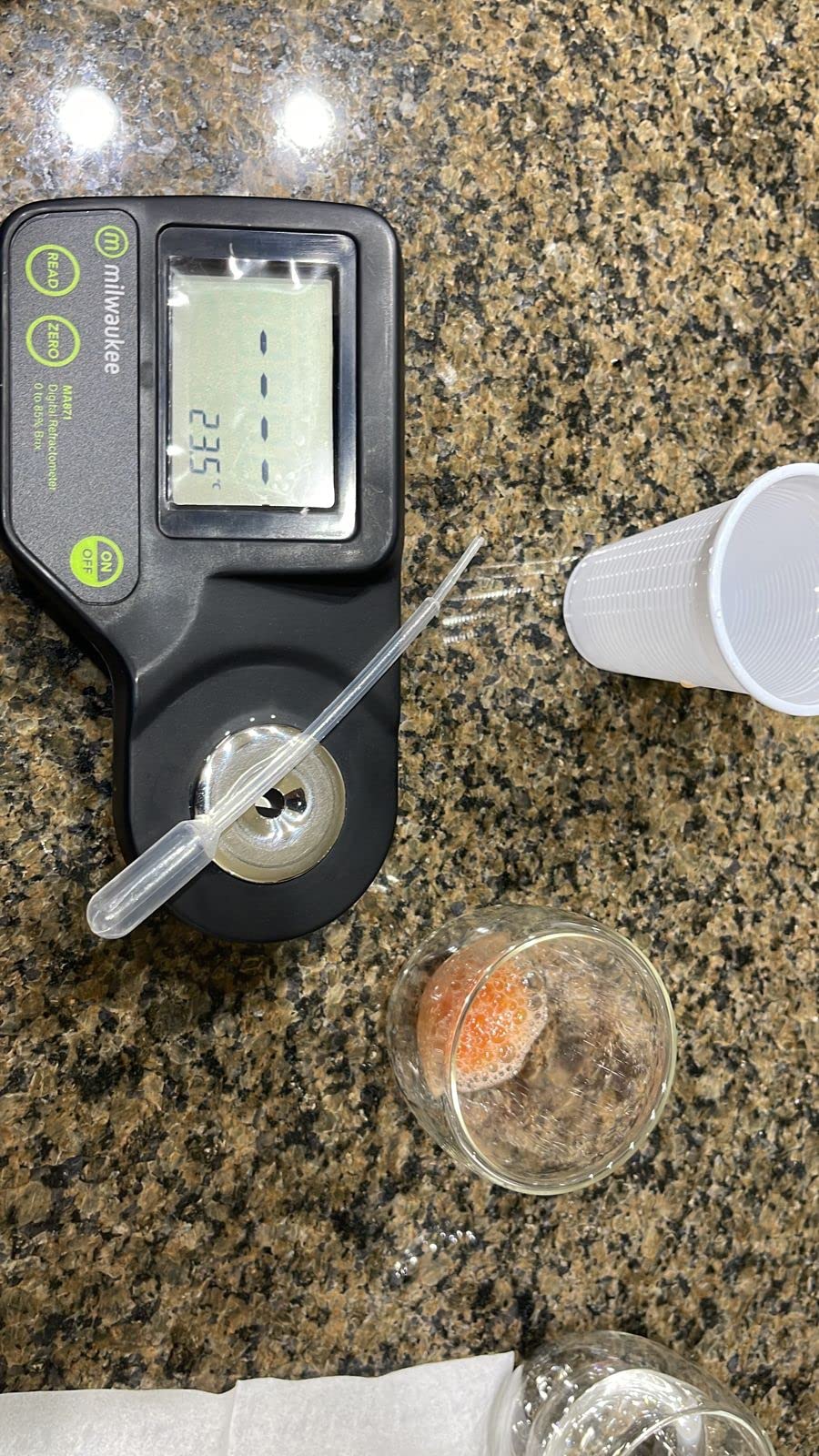 Milwaukee 0 to 85% Brix Digitial Refractometer - MA871 customer photo 2