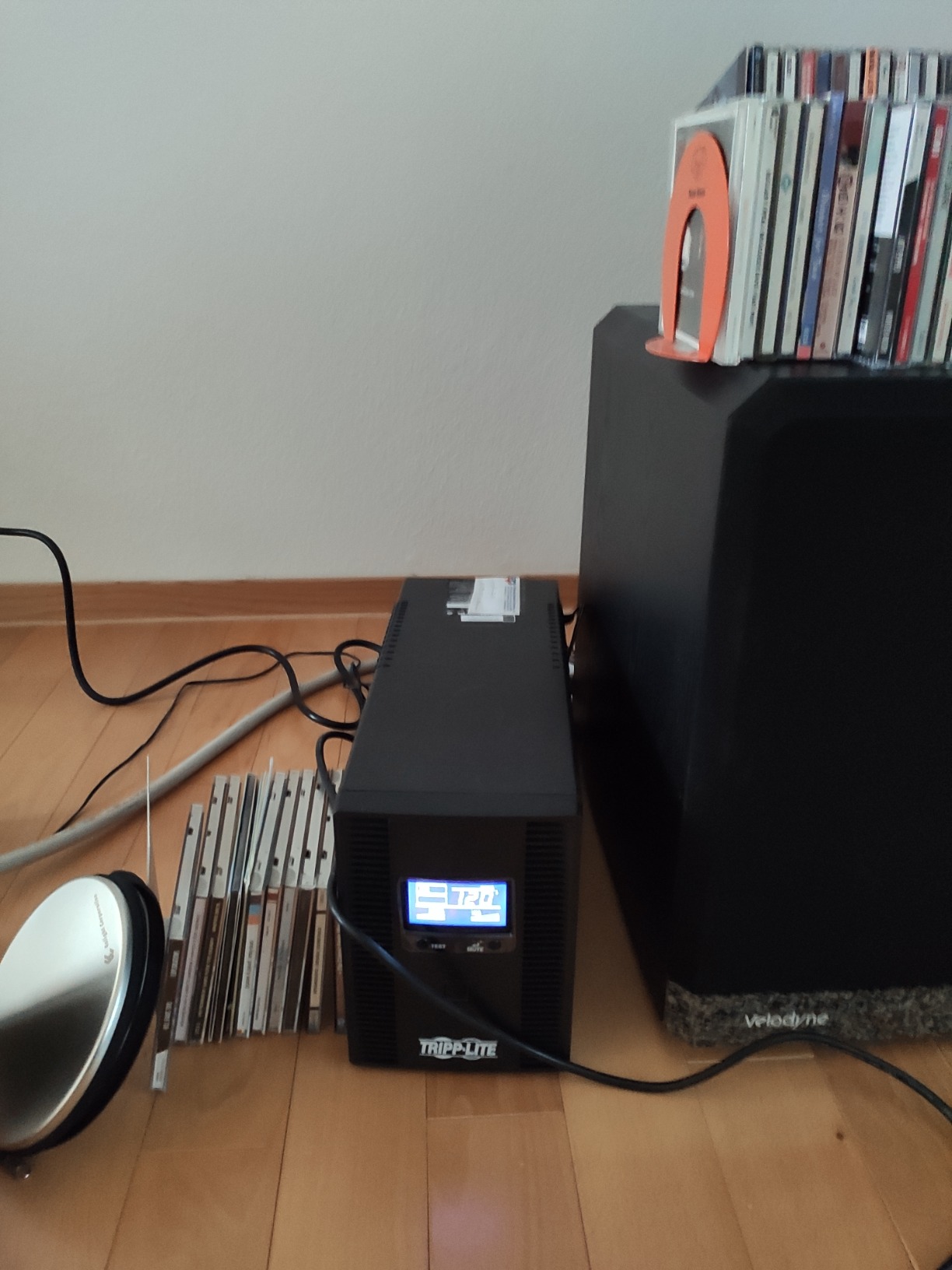 Eaton Tripp Lite OMNI1500LCDT 1500VA UPS 810W 10 Outlets 650 Joules AVR LCD customer photo 2