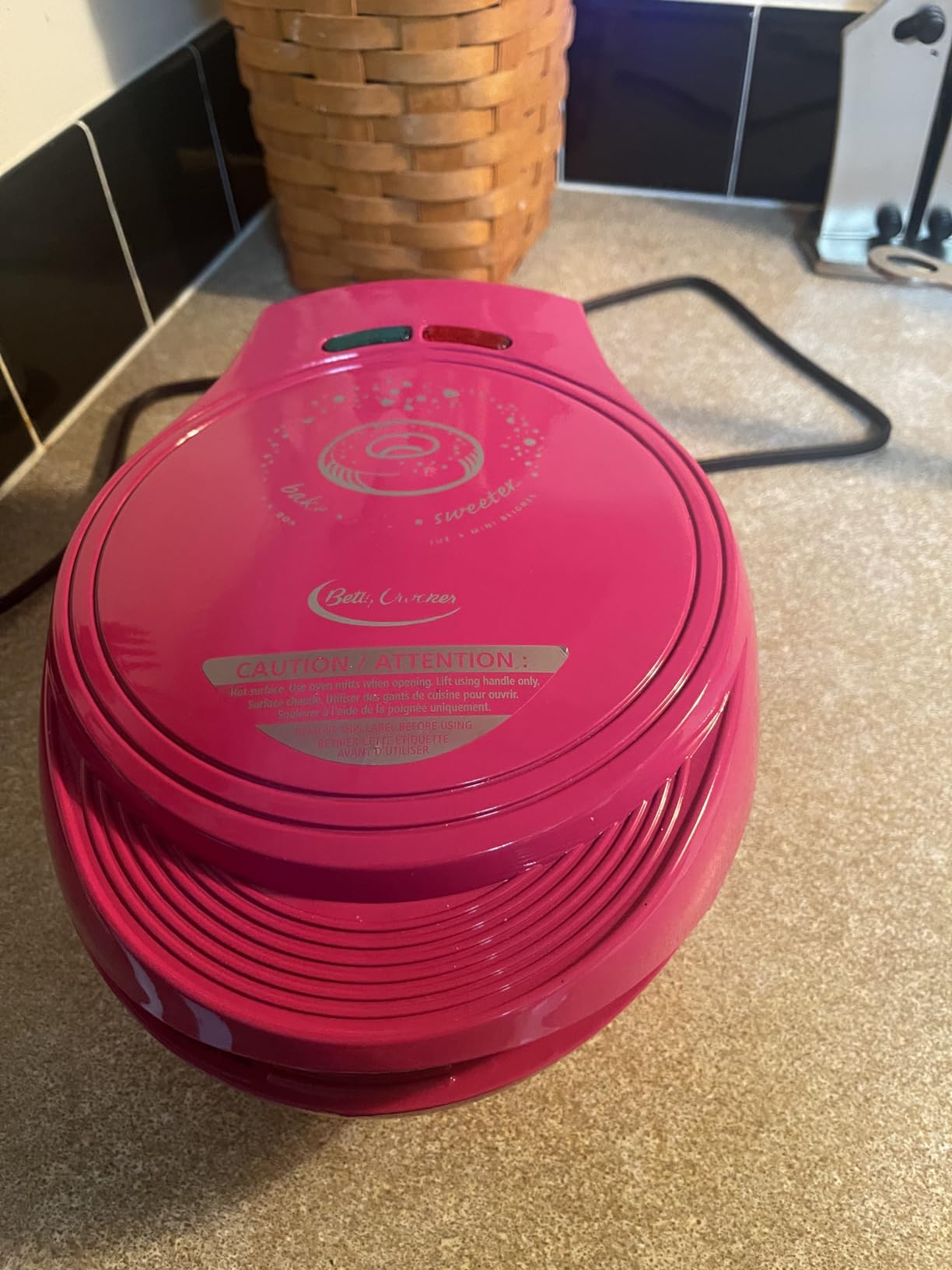 Betty Crocker Mini Donut Maker, 1000 Watts, BC-2938CO, Red customer photo 1