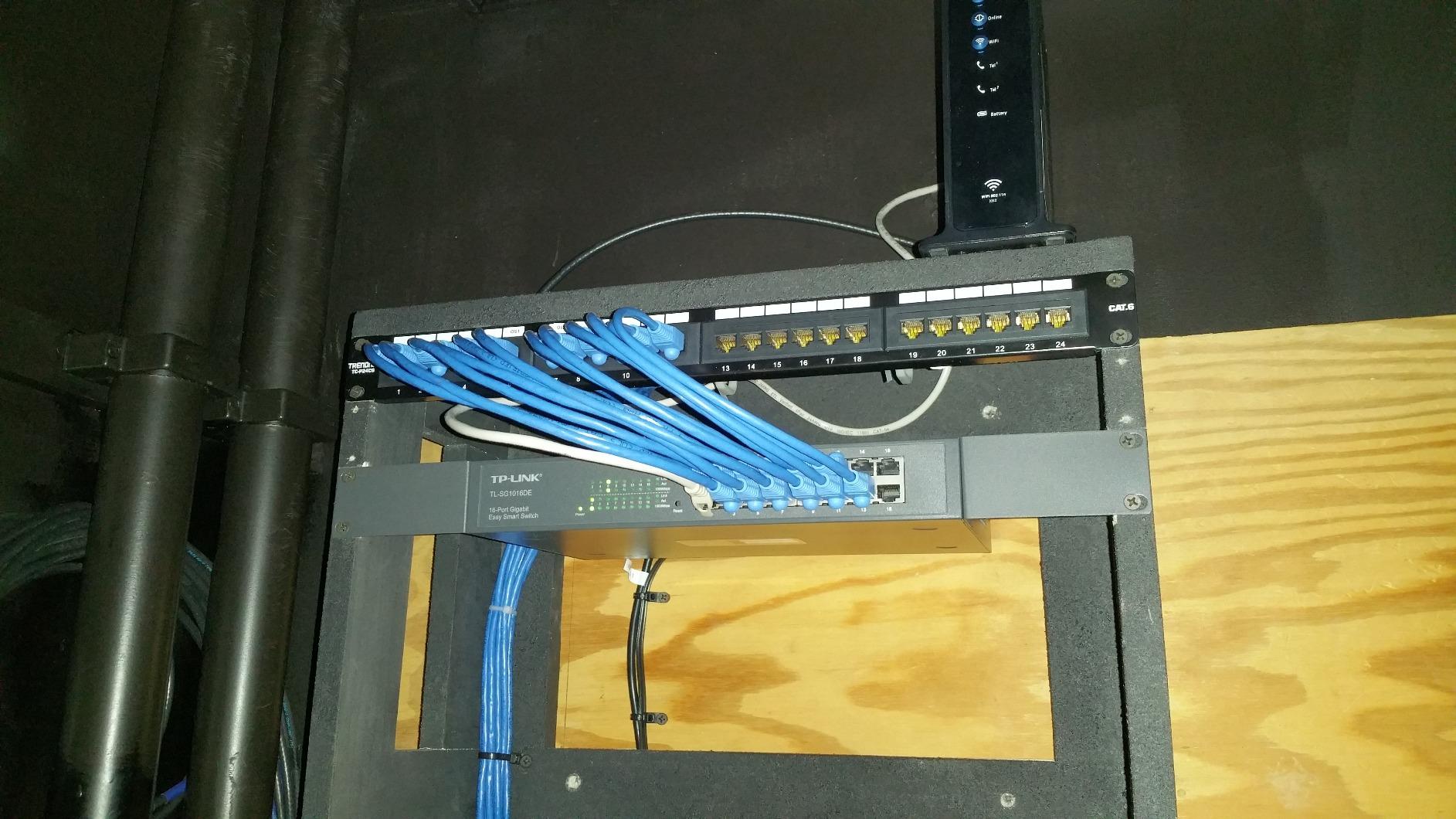 TP-Link TL-SG1016DE, 16 Port Gigabit Easy Smart Managed Switch customer photo 2