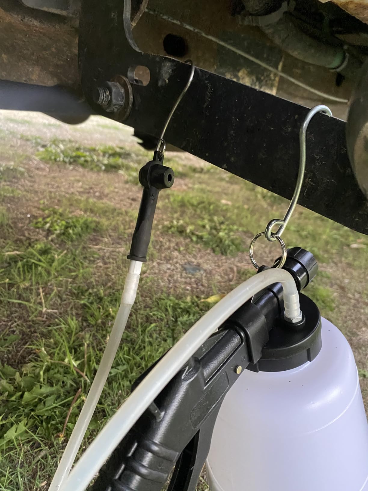 Titan 51885 1-Liter Vacuum Brake Fluid Bleeder customer photo 1