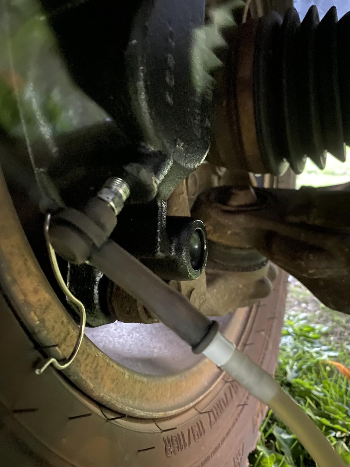 Titan 51885 1-Liter Vacuum Brake Fluid Bleeder customer photo 2