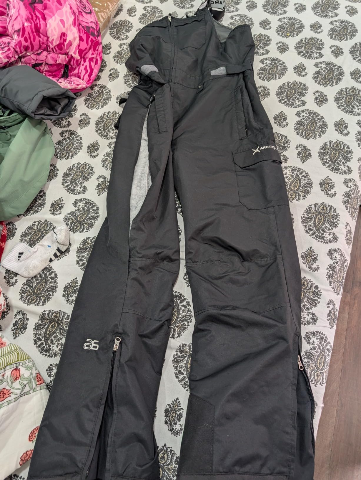 Arctix Men's Avalanche Athletic Fit Insulated Bib Overalls, Black, M/32in customer photo 2