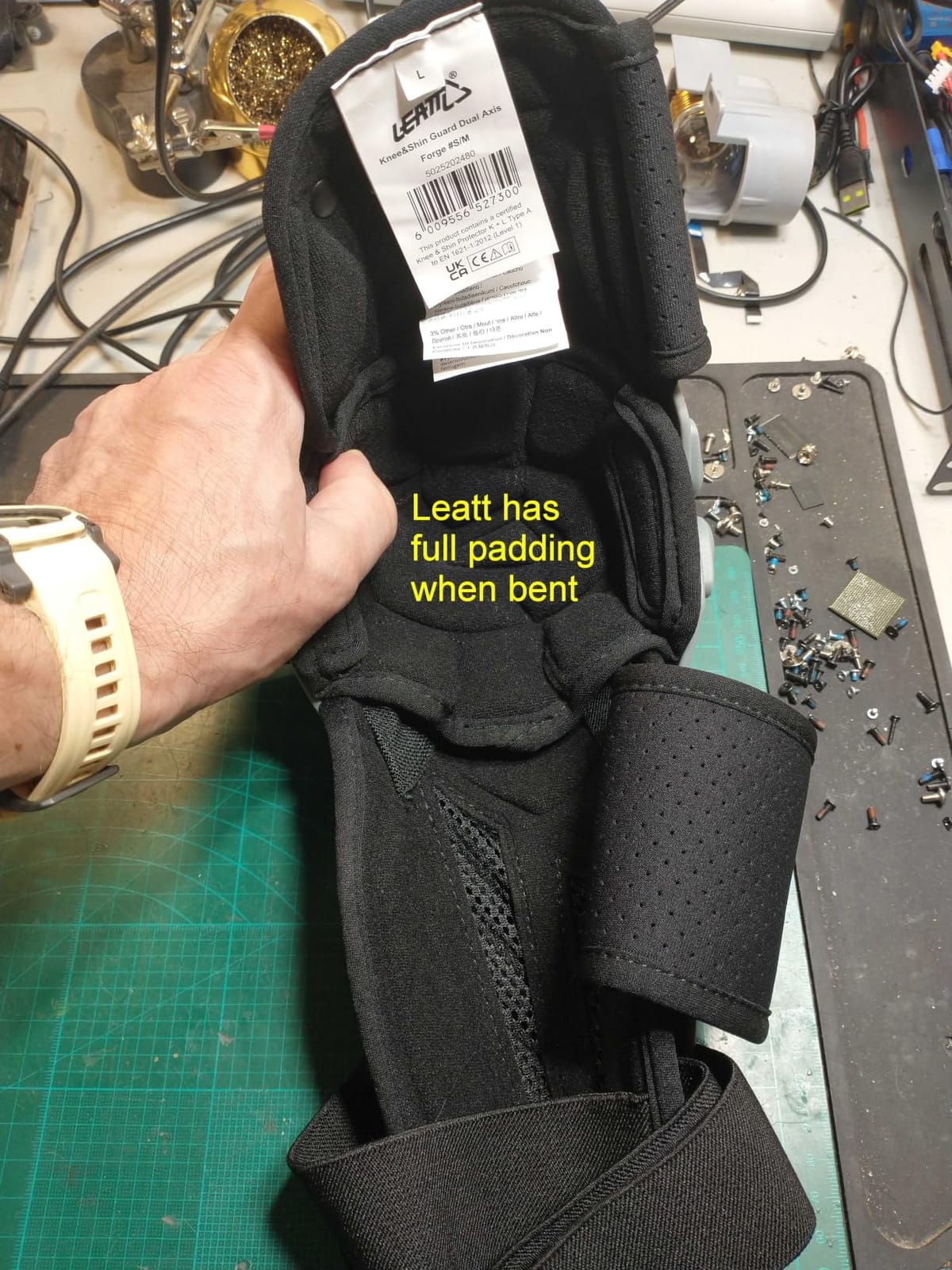 O'NEAL Mens Pump Gun MX Knee Guard Carbon Look(Black, One Size) customer photo 2