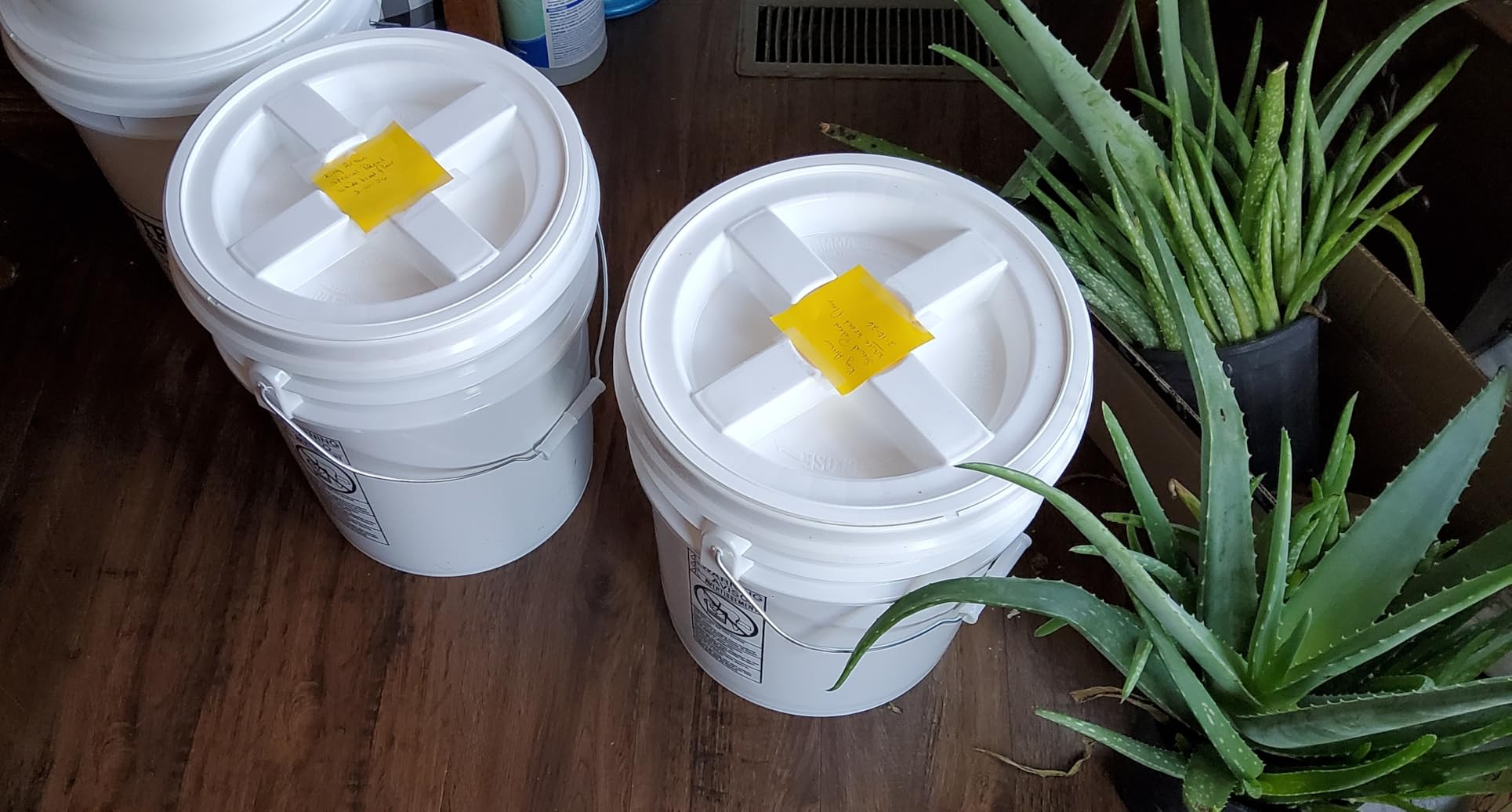 ePackageSupply 5 Gallon Bucket - Food Grade w/Lid BPA-Free, 6 Pack - White customer photo 1