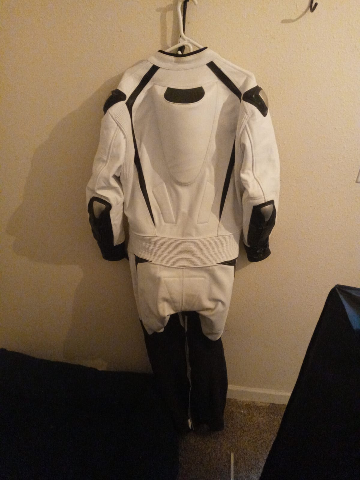 Motorcycle White and Black One Piece Leather Racing Suit CE Approved Protection (X-Large) customer photo 1