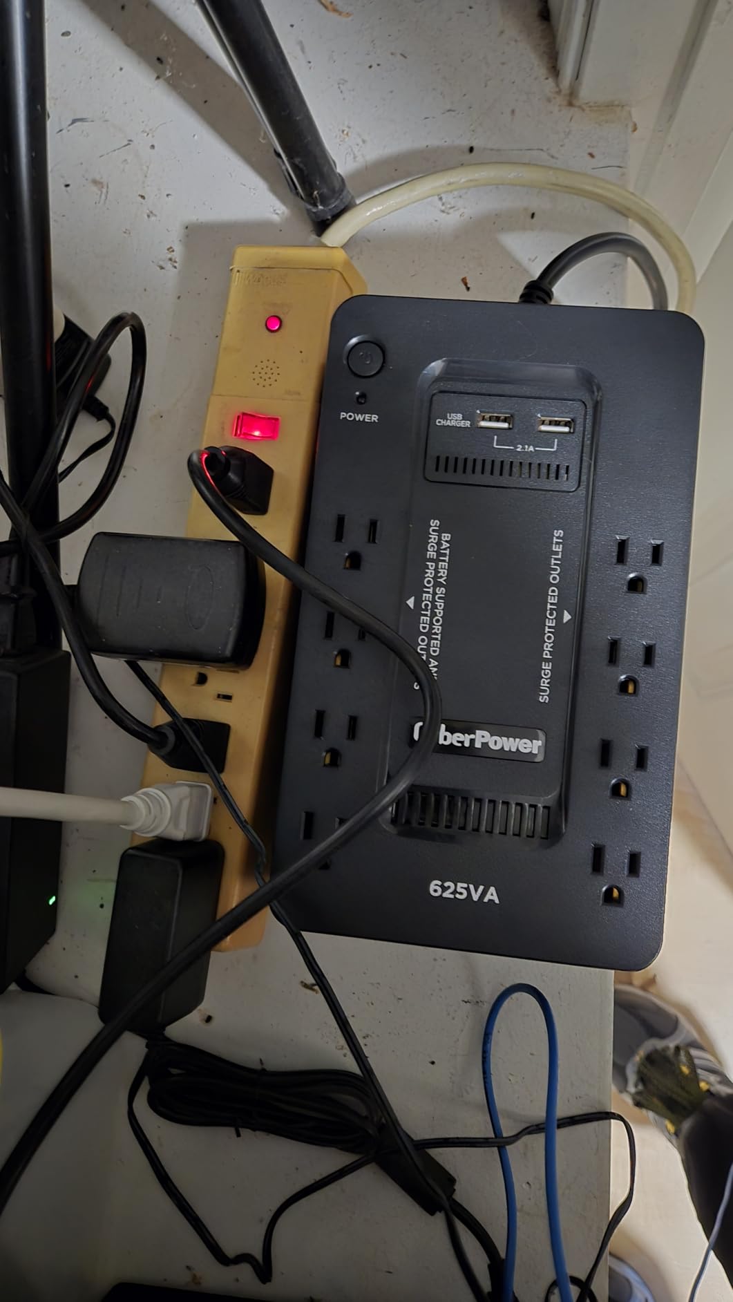 CyberPower ST625U Standby UPS Battery Backup and Surge Protector customer photo 2