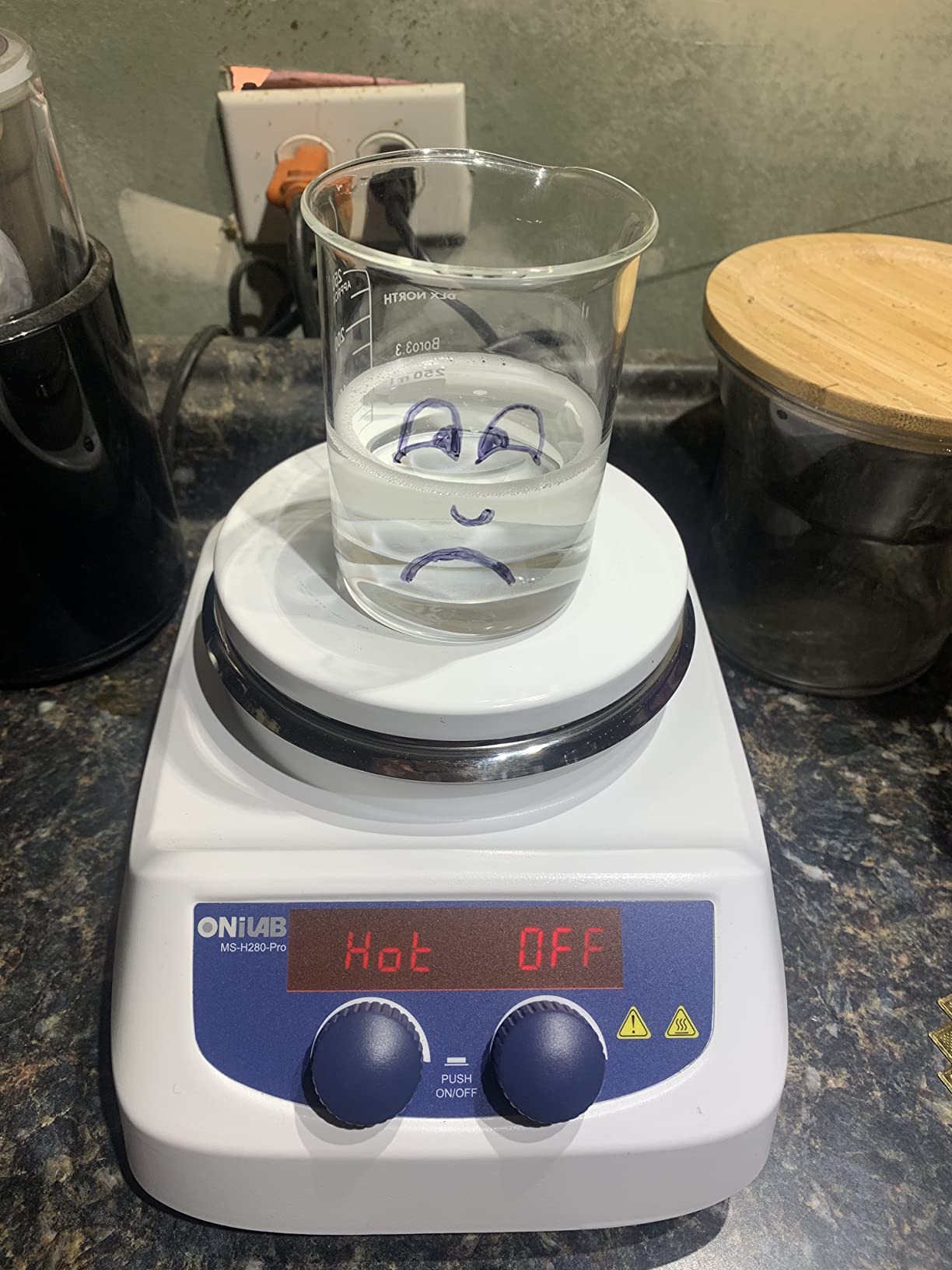 ONiLAB Magnetic Hotplate Stirrer, 5-inch, 280℃ LED Digital, 200-1500RPM, 3L customer photo 2