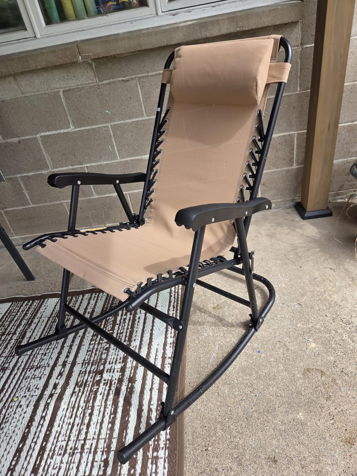 Amazon Basics Outdoor Portable Folding Rocking Chair with Headrest, Ergonomic Design, Weather-resistant Patio Reclining Lounge Chair for Porch, 33.6 x 37.4 x 26 inch, Beige customer photo 2