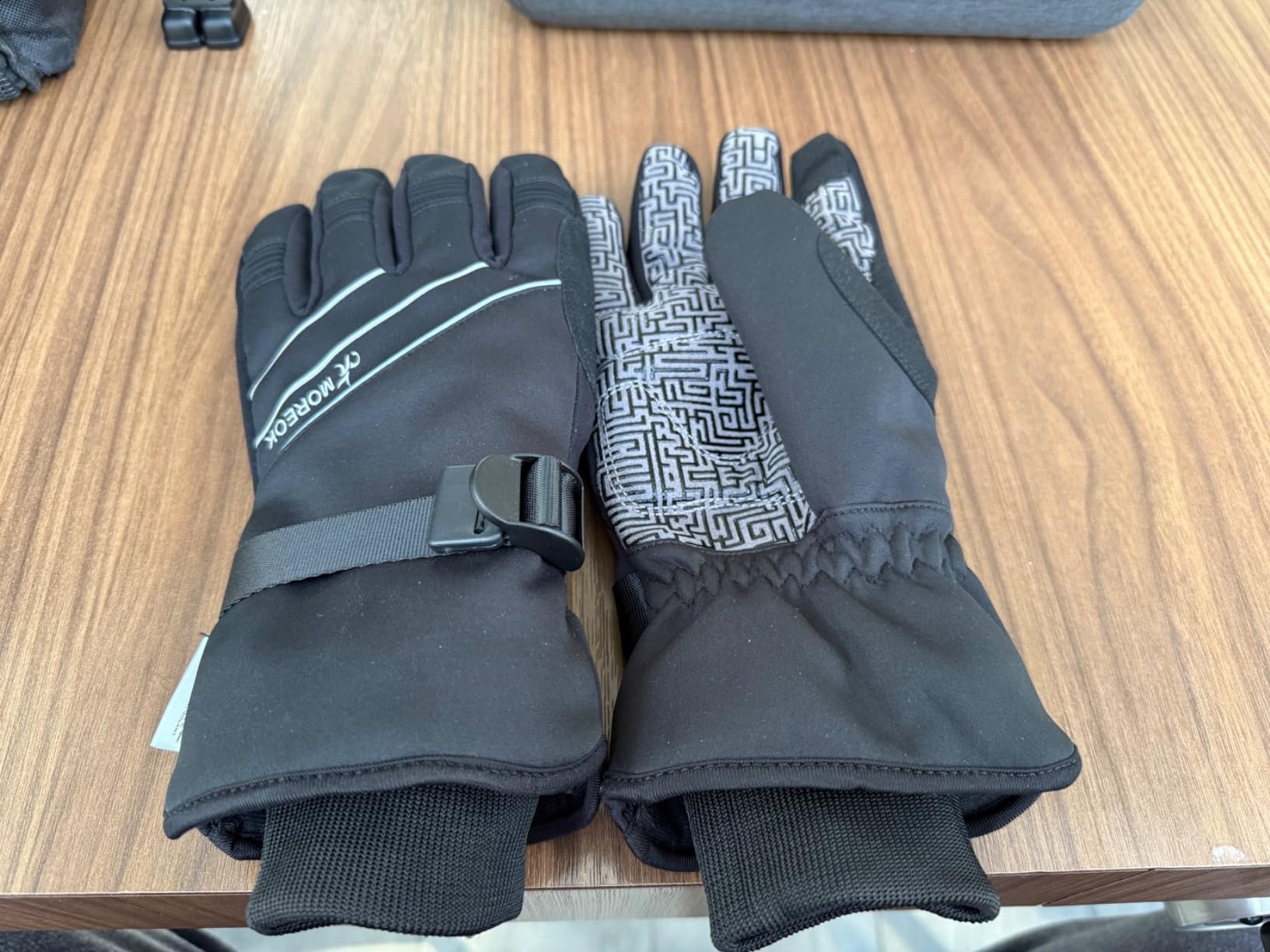 MOREOK Waterproof & Windproof -30°F Winter Gloves for Men/Women, 3M Thinsulate Thermal Gloves Touch Screen Warm Gloves for Skiing, Cycling, Motorcycle, Running customer photo 2