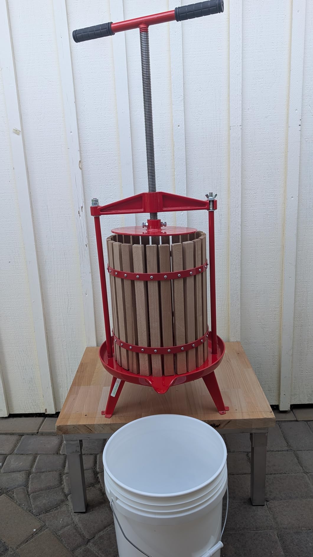 SQUEEZE master Fruit Wine Cider Press - Solid Wood Basket- 4.75 Gallon/18L-T Handle Bar-More Stable-Vintage traditional juicer,Apple Grape Fruit press for Juice Maker-1 free filter bag included(Red) customer photo 2
