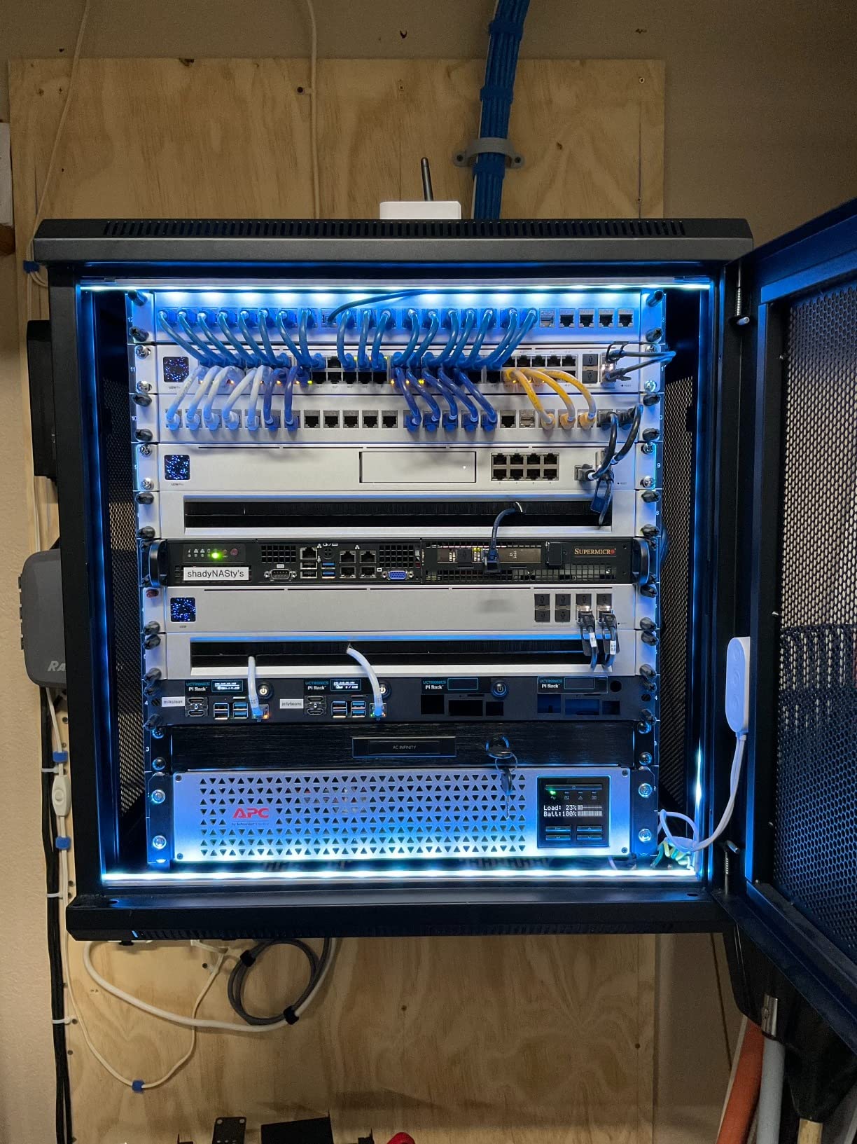 APC Smart-UPS 1000VA Lithium Ion UPS with SmartConnect, SMTL1000RM2UC, Pure Sine Wave, Short-Depth 120V Uninterruptible Power Supply customer photo 1