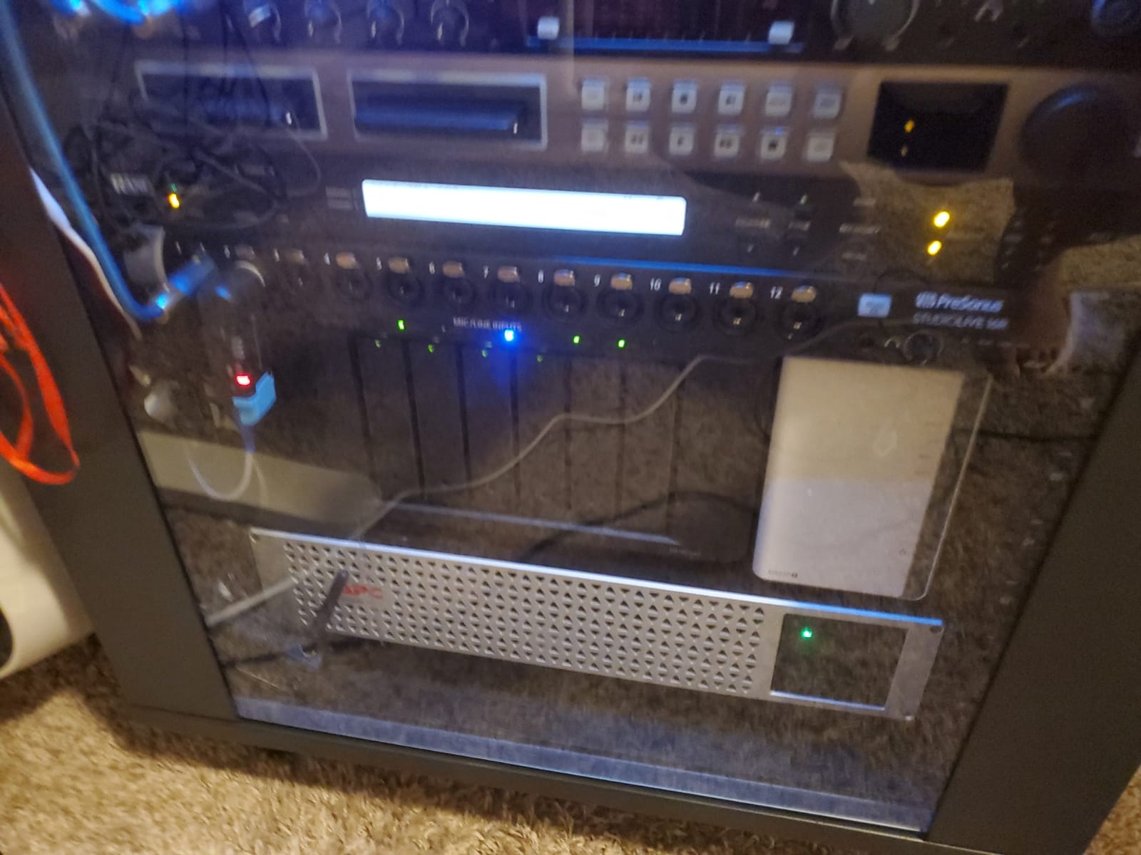 APC Smart-UPS 1000VA Lithium Ion UPS with SmartConnect, SMTL1000RM2UC, Pure Sine Wave, Short-Depth 120V Uninterruptible Power Supply customer photo 2