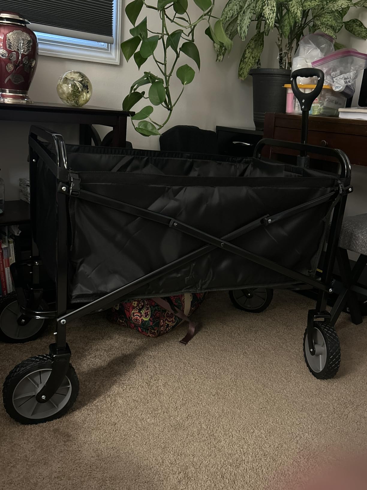 Amazon Basics Collapsible Heavy Duty Utility Wagon for Outdoor Sports, Camping, Garden, and Shopping, 265 Pounds Capacity, 27.6 x 40.9 x 20 inches, Black customer photo 2