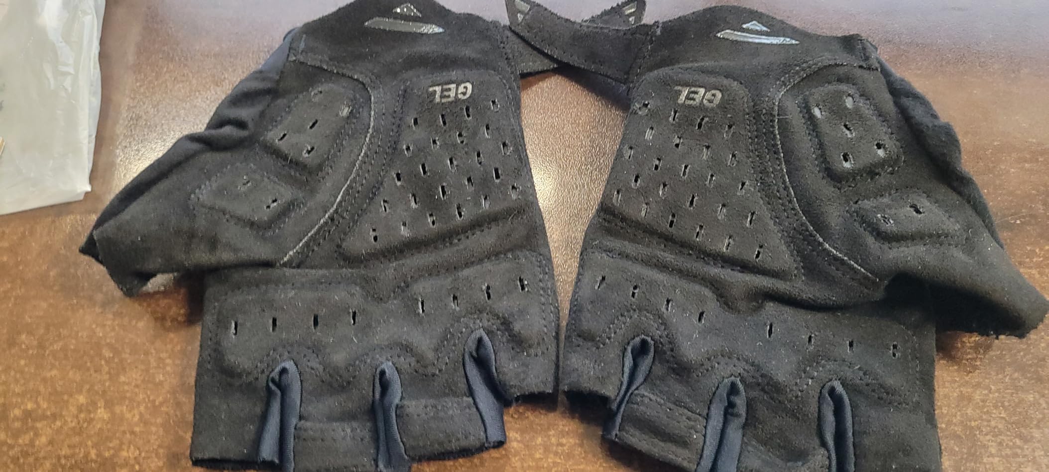 PEARL IZUMI Elite Gel Bike Gloves for Men Cycling, Gloves with Gel Padding for Comfort and Grip, Black customer photo 2