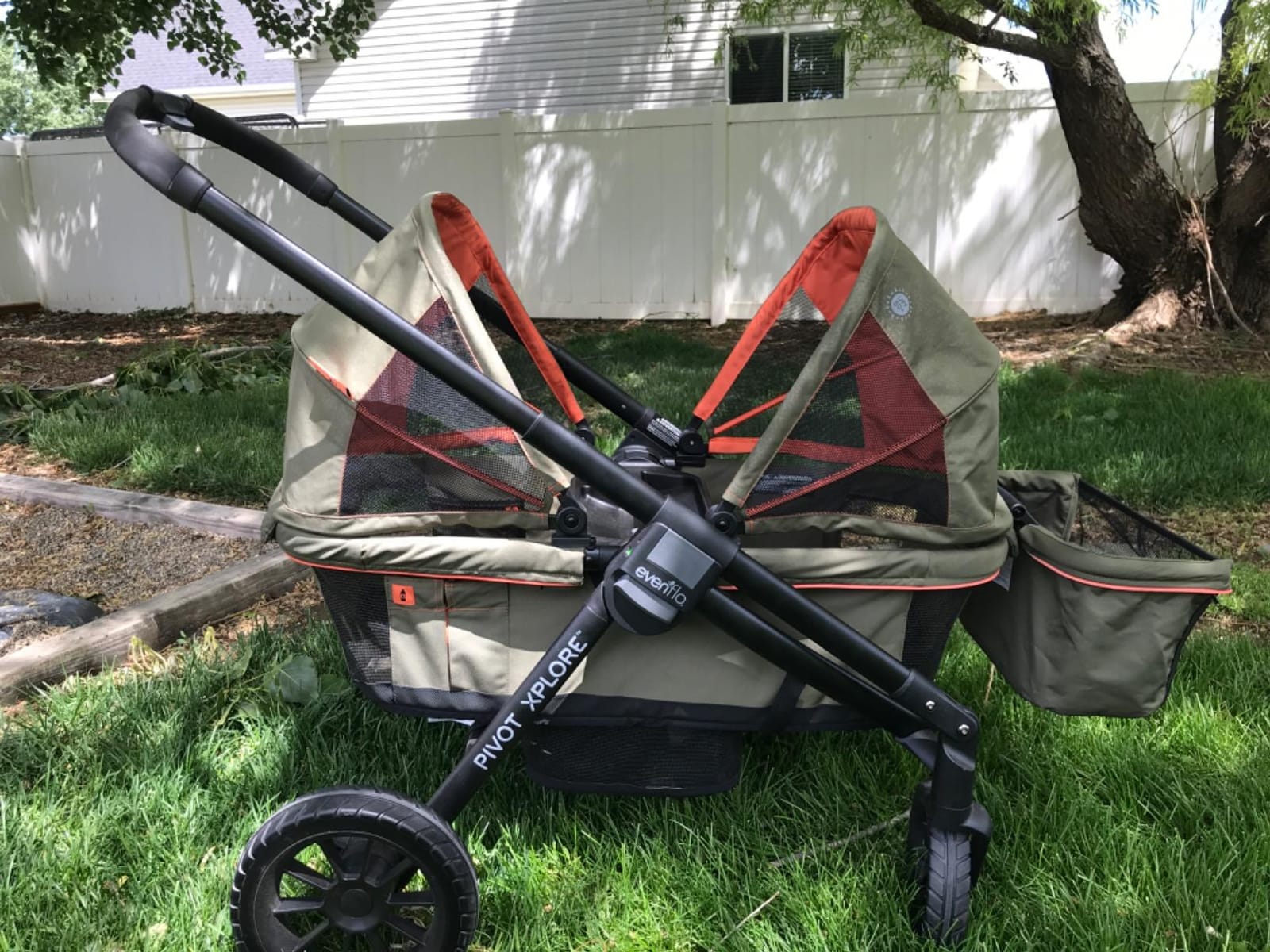 Evenflo Pivot Xplore All-Terrain Stroller Wagon (Wayfarer Black) customer photo 1