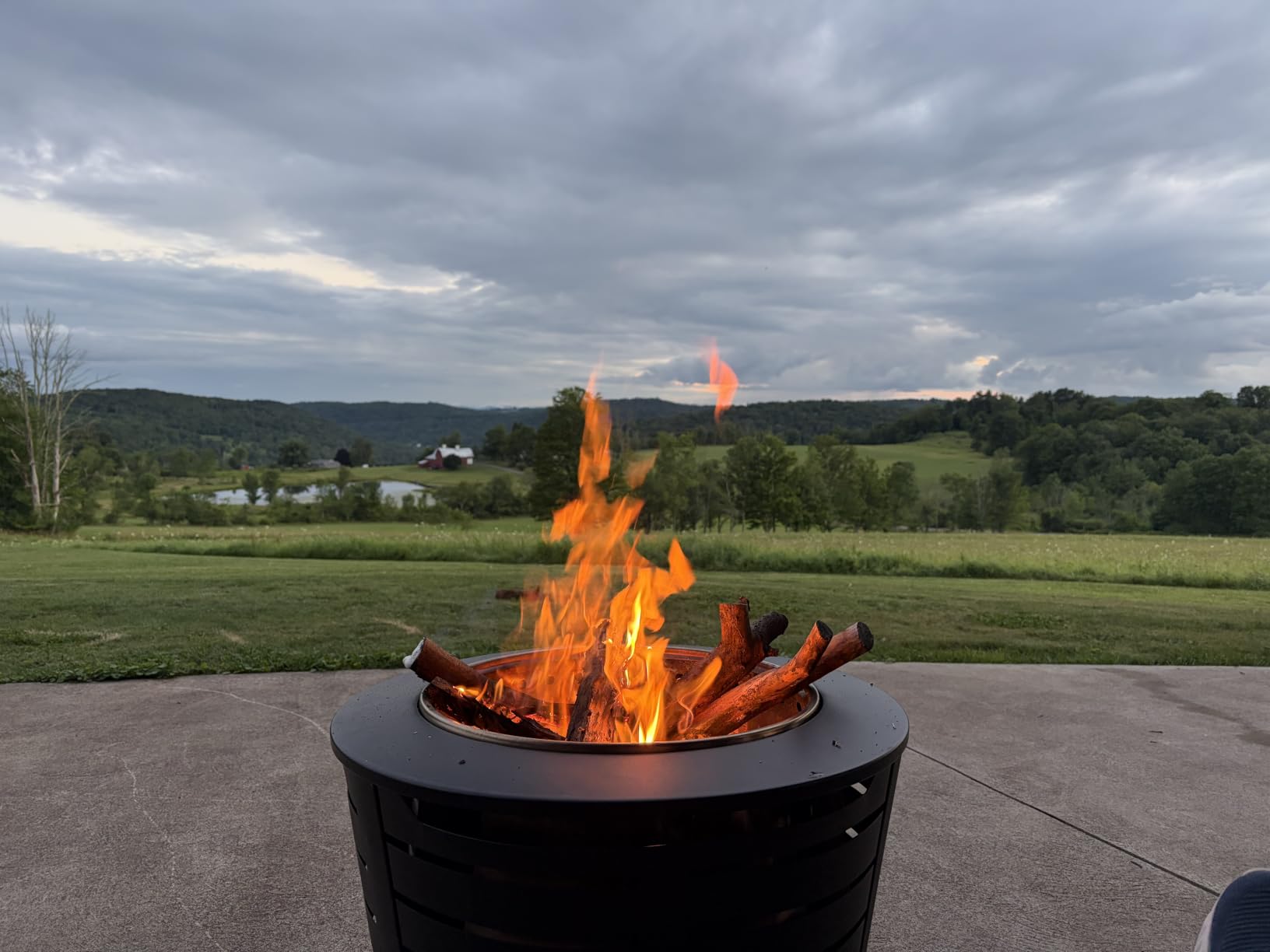 TIKI Patio Smokeless Fire Pit, 25 in Wood Burning Fire Pit with Cover customer photo 1