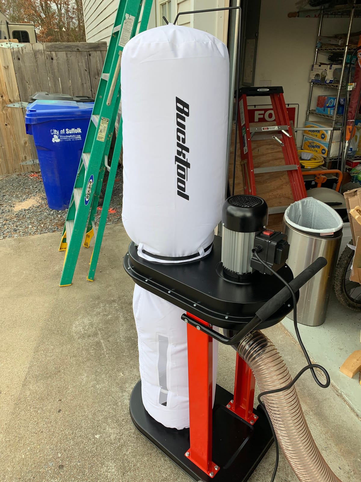 BUCKTOOL 750 CFM Auto-Start Dust Collector,1.2HP 13-Gallon Capacity customer photo 1