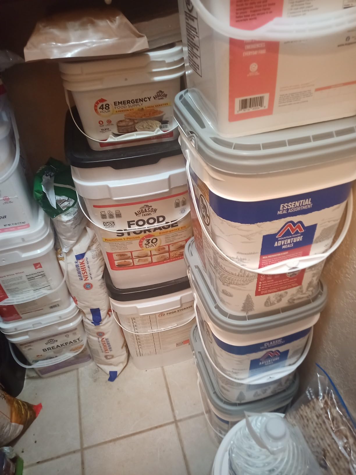 Mountain House Emergency Meal Assortment Kits, Freeze-Dried Survival Food Kit for Disaster Preparedness & Long-Term Storage, 30-Year Shelf Life customer photo 2