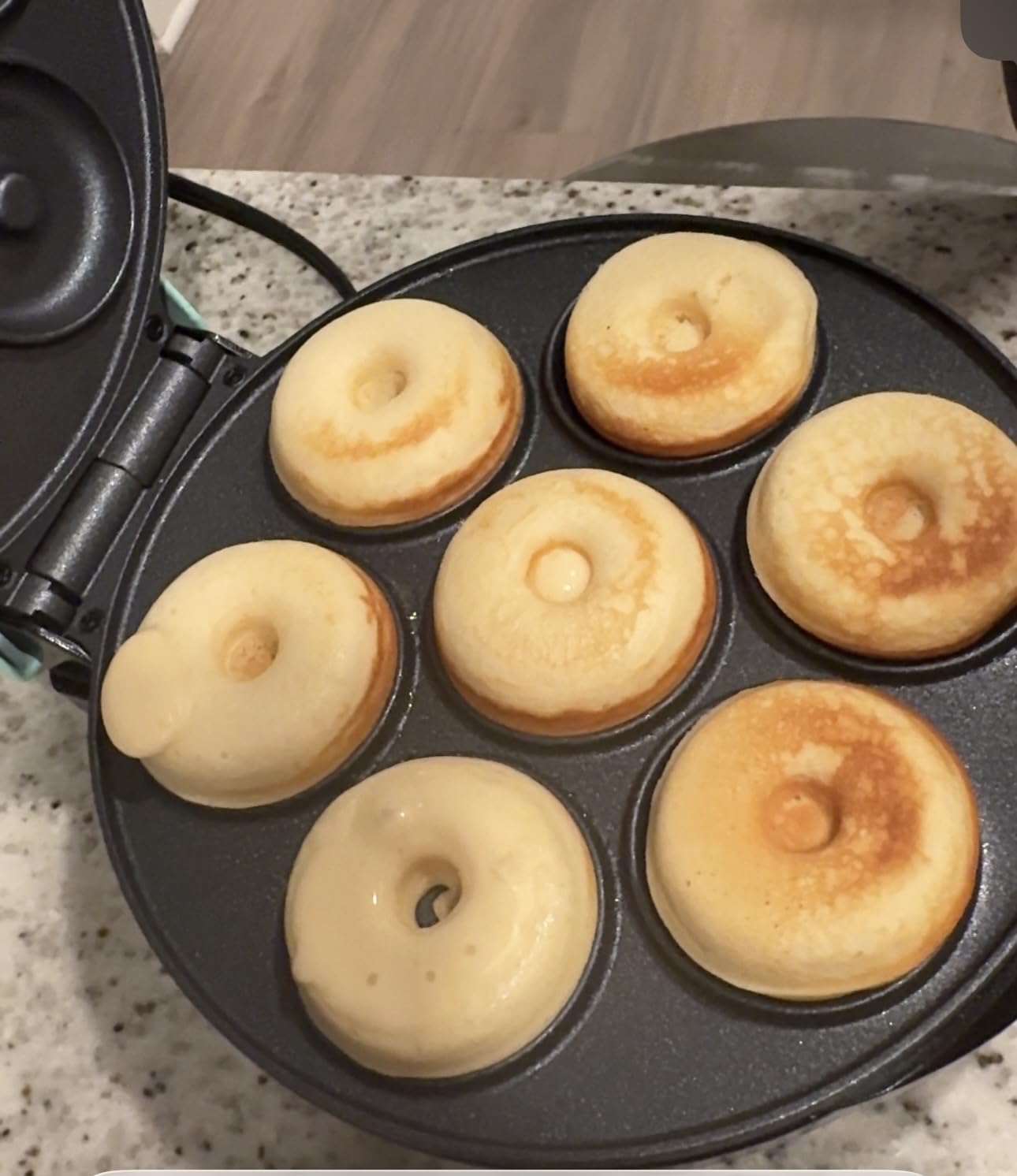 Dash Mini Donut Maker Machine for Kid-Friendly Breakfast, Snacks, Desserts & More with Non-stick Surface, Makes 7 Doughnuts, Donut Print customer photo 2