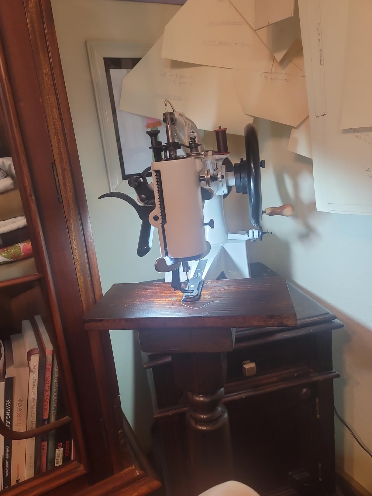 INTSUPERMAI Leather Patcher 11.8 Inch Industrial Hand Crank Patcher Patching Sewing Machine for Shoes/Bags/Clothes/Quilts/Coats/Trousers,etc customer photo 1
