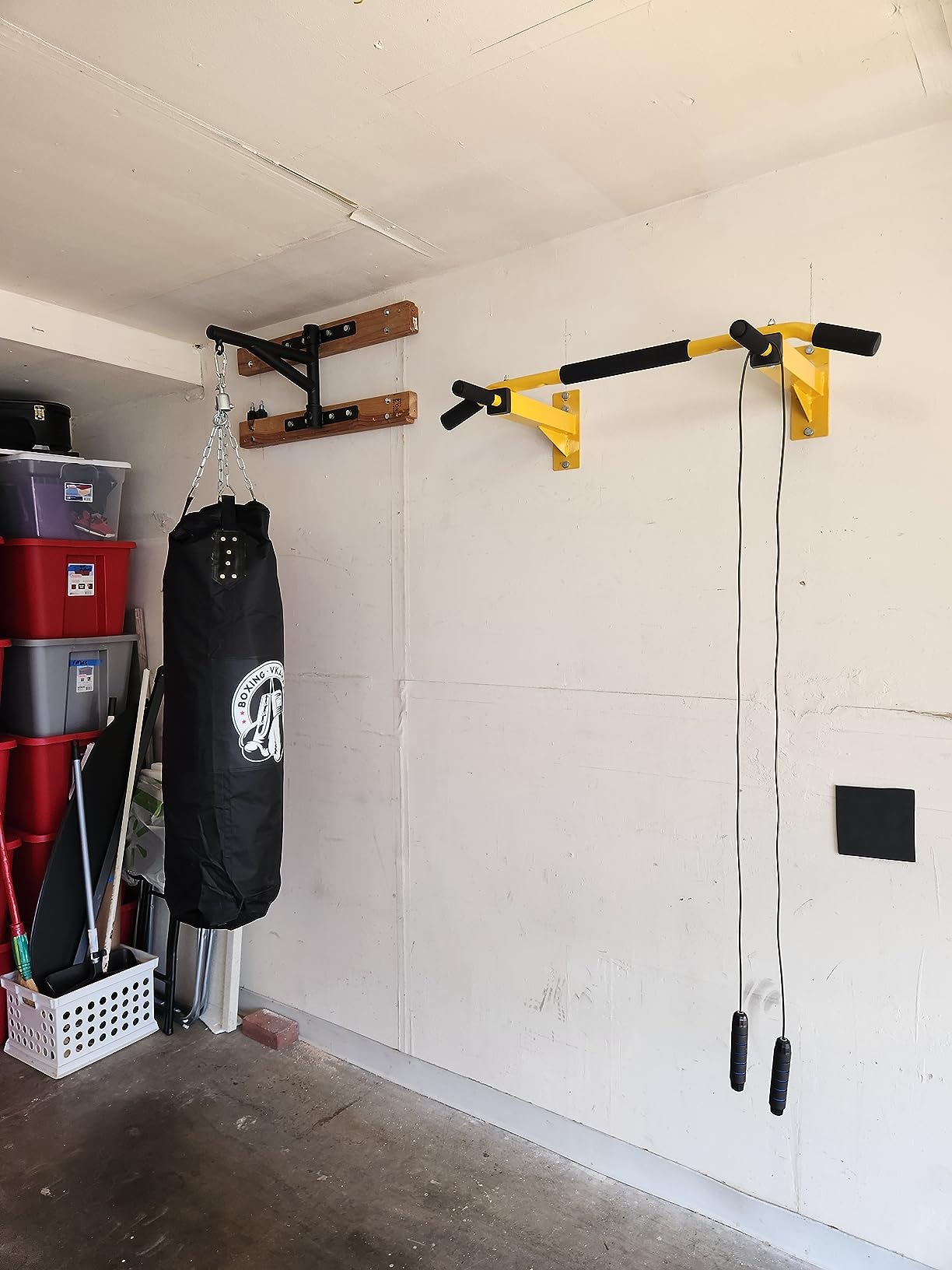 Yes4All Heavy Bag Hanger Wall Mount Punching Bag Hanger, Adjustable Heavy Duty Boxing Bag Bracket for Home Gym Indoor Outdoor customer photo 1