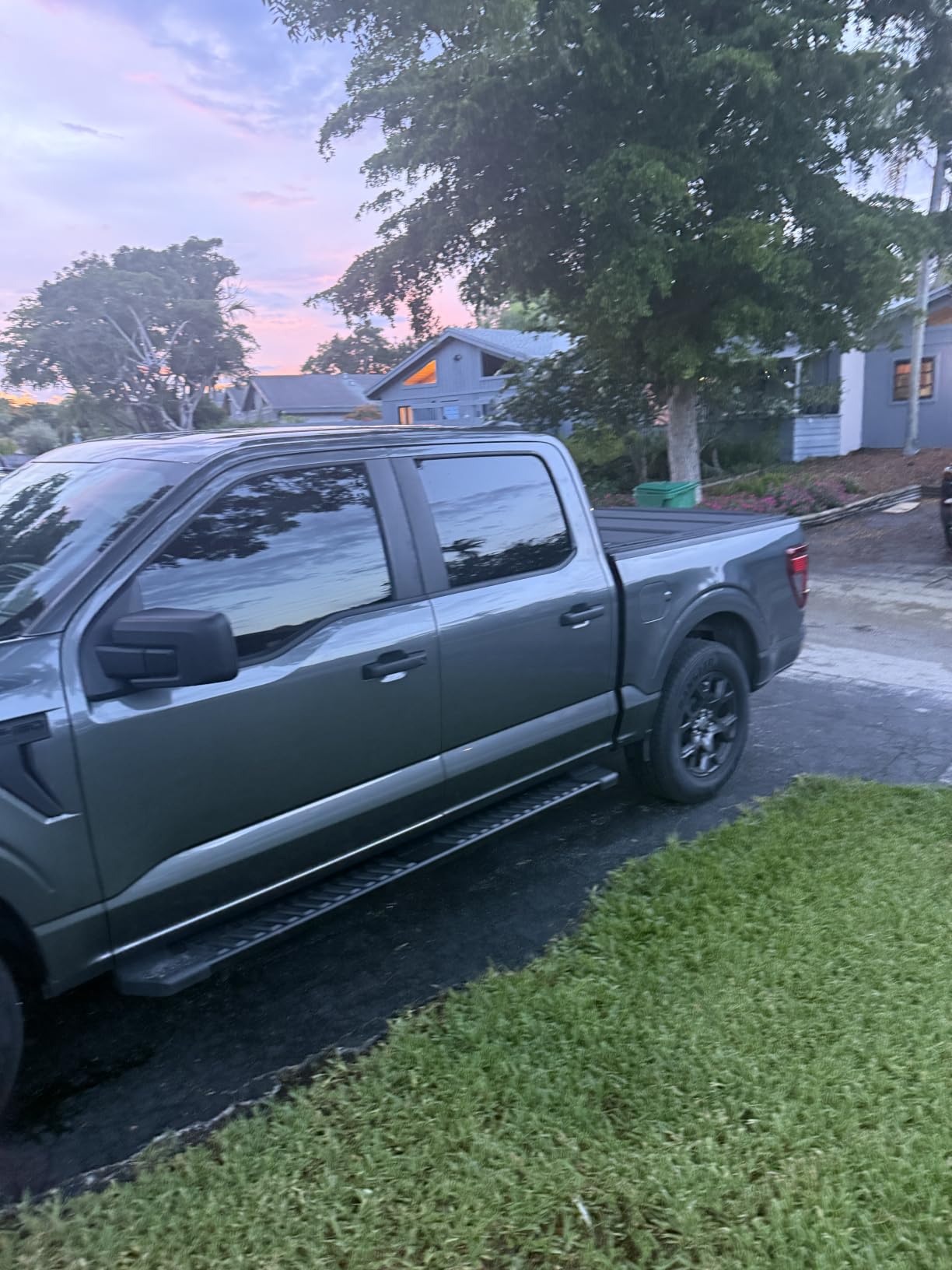 COMNOVA Pair Running Board Nerf Bar Compatible with 15-26 Ford F150 Superduty Crew Cab(4 Full Size Doors) Rocker Slider Side Steps,Width 6 Inches V Style.with OE Style Brackets customer photo 1
