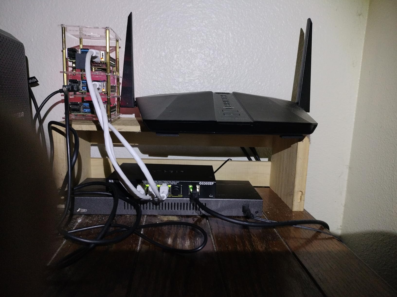 NETGEAR 5 Port PoE Gigabit Ethernet Easy Smart Managed Switch (GS305EP) customer photo 1