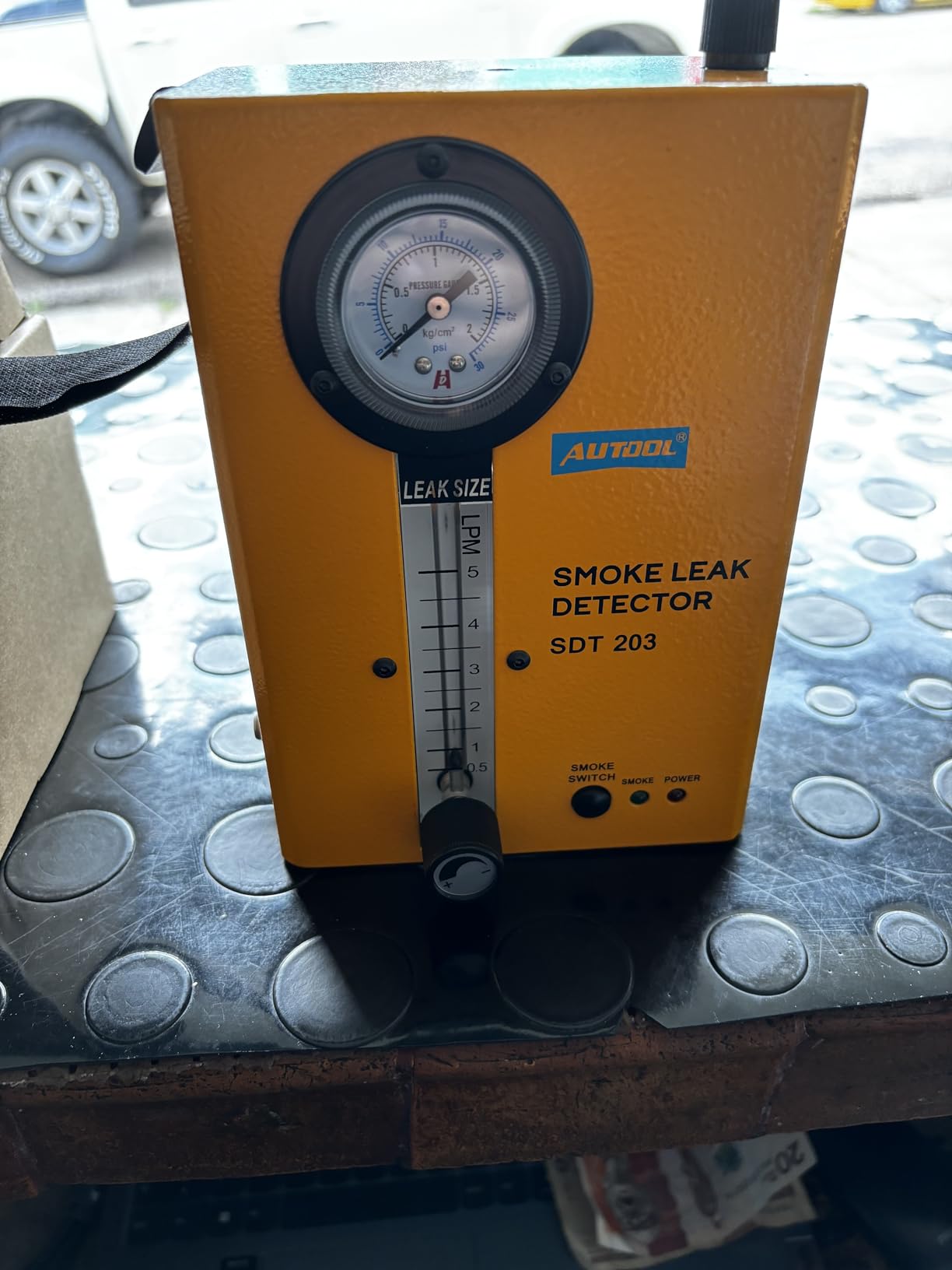 AUTOOL Automotive Smoke Machine, EVAP System Smoke Leak Detector with Air Pump/Flow Indicator/Pressure Gauge for All DC12V Vehicles customer photo 1