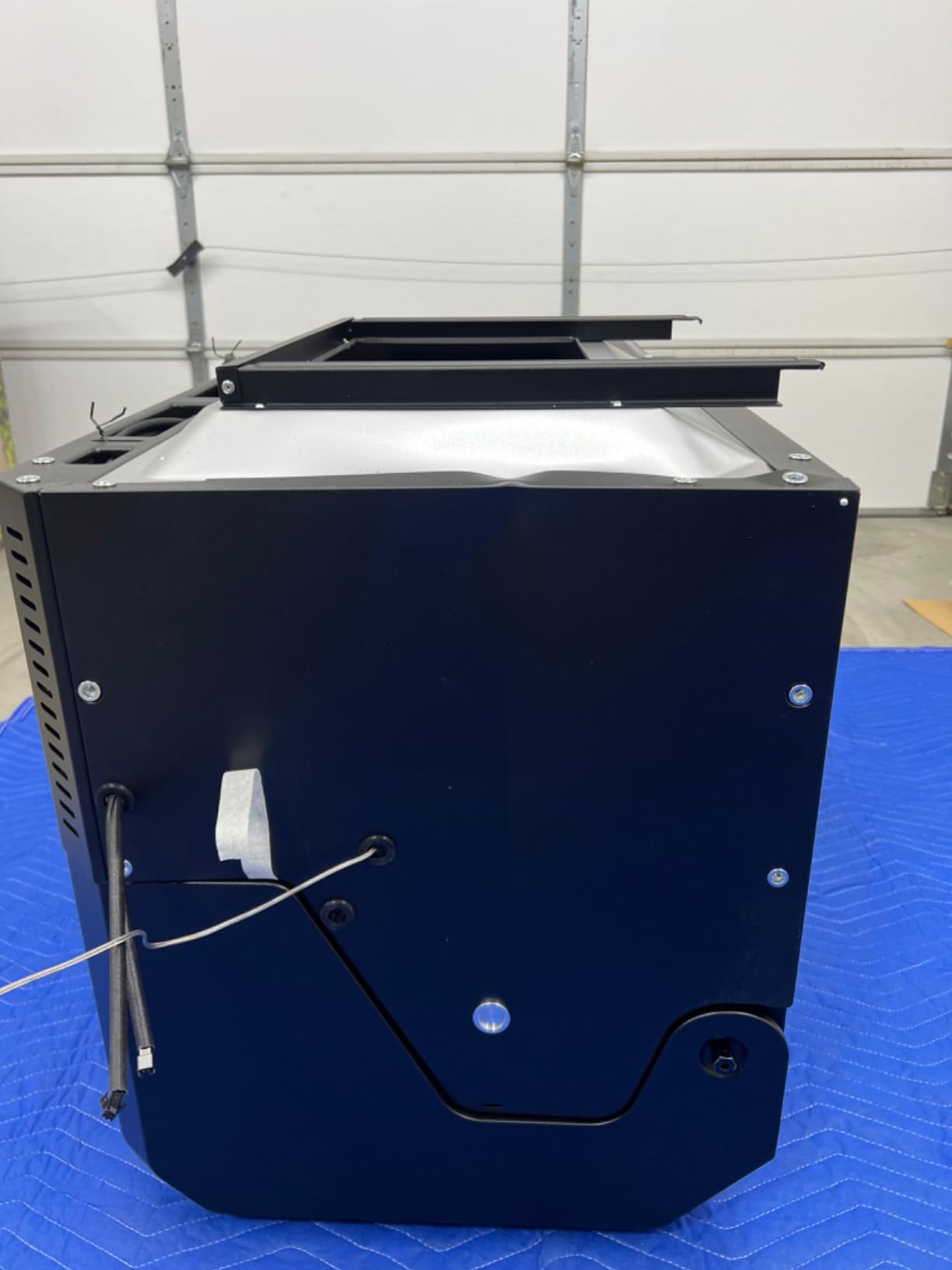 Masterbuilt® Gravity Series® 800 Smoker Grill - Charcoal Grill plus Griddle Insert, Digital Control, App Connectivity, 800 Cooking Square Inches in Black, Model MB20040221 customer photo 2