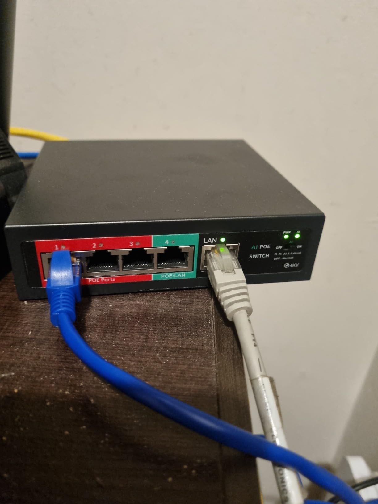 STEAMEMO 5 Port PoE+ Switch | Easy Smart Managed Ethernet Switch | Support VLAN, QoS | 52W Total PoE Budget | Fanless Metal | Plug & Play (Desktop/Wall Mount) customer photo 1