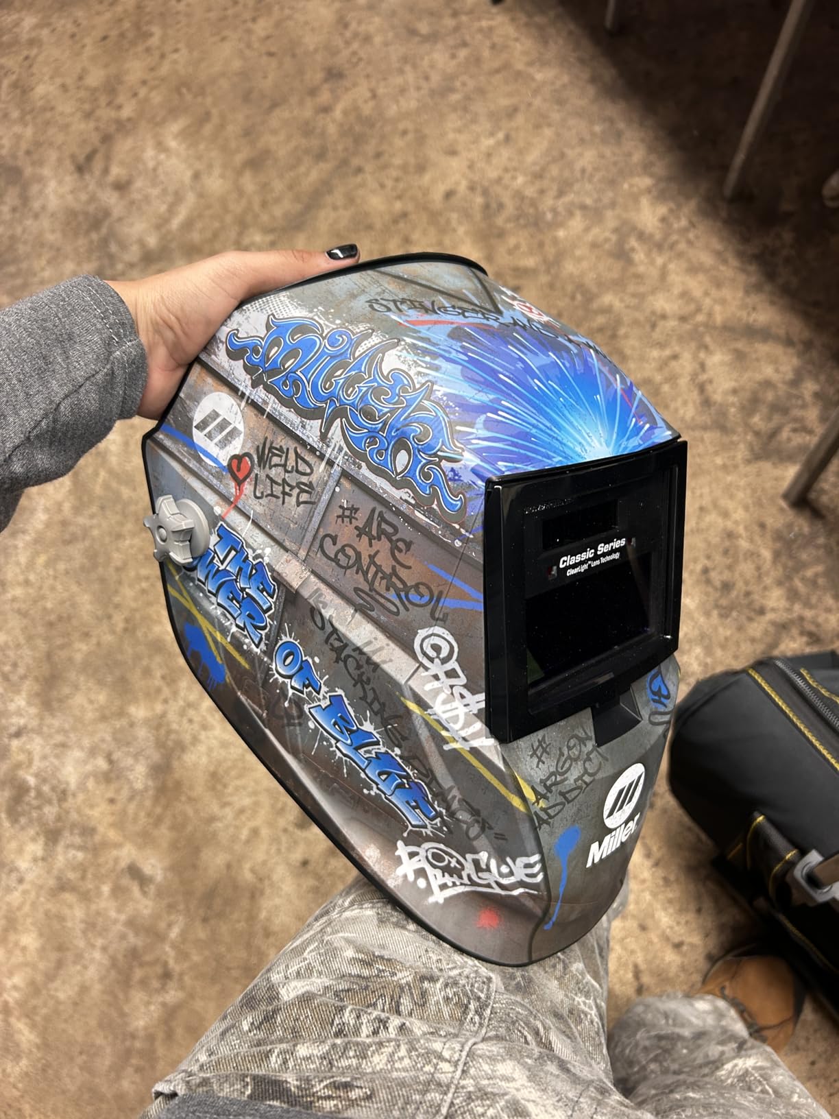Miller Classic Series Welding Helmet, ClearLight™, Shade 8-13, Black customer photo 1