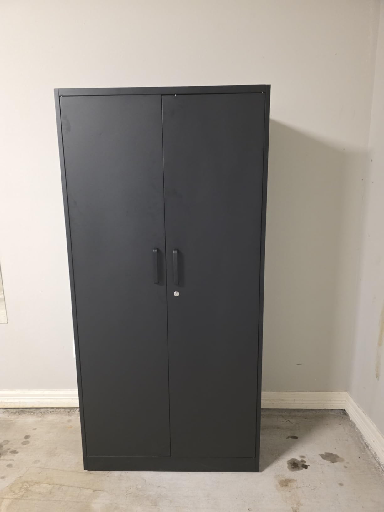 Letaya Metal Storage Cabinets Locker with Lock Door, 72'' Clothing Coat Steel Storage Freestanding Wardrobe for Office, Home, School, Employee,Gym,Fire Department (Black) customer photo 2