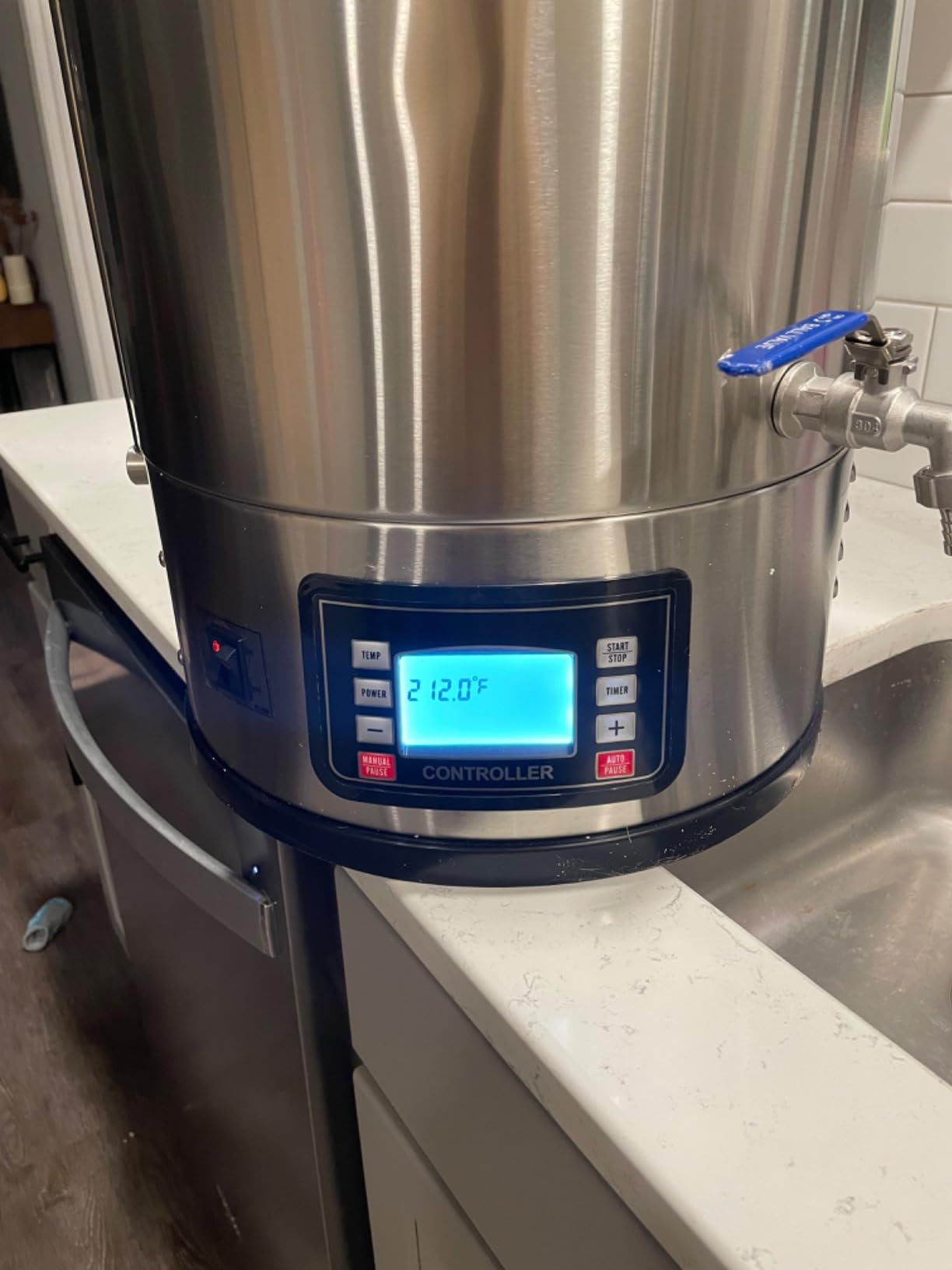 VEVOR Electric Brewing System, 9.2 Gal/35 L Brewing Pot, All-in-One Home Beer Brewer w/Pump, Mash Boil Device w/Panel, Auto/Manual Mode 100-1800W Power 25-100℃ Temp 1-180 min Timer Recipe Memory customer photo 1