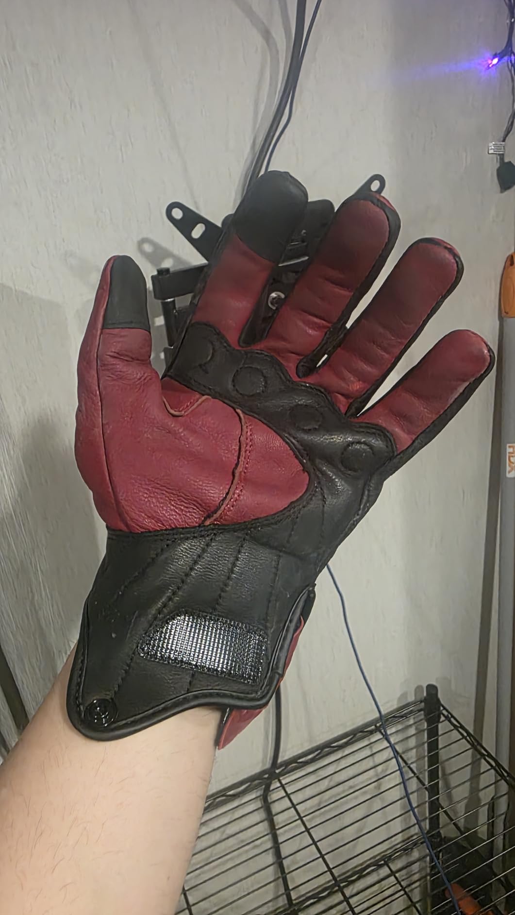 Harssidanzar Mens Winter Warm Leather Motorcycle Gloves with Touchscreen GM041US customer photo 2