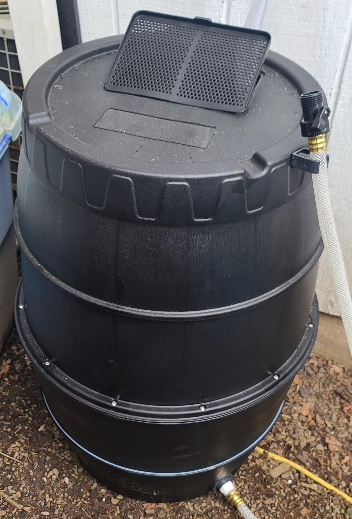 SQUEEZE master 50 Gallon Rainwater Collection Barrel Without Stand-BPA Free Home Rain Catcher with Water Diverter, Outlet Hose-Flatback Designed Water Storage Collection Barrel for Gardens and Plants customer photo 1
