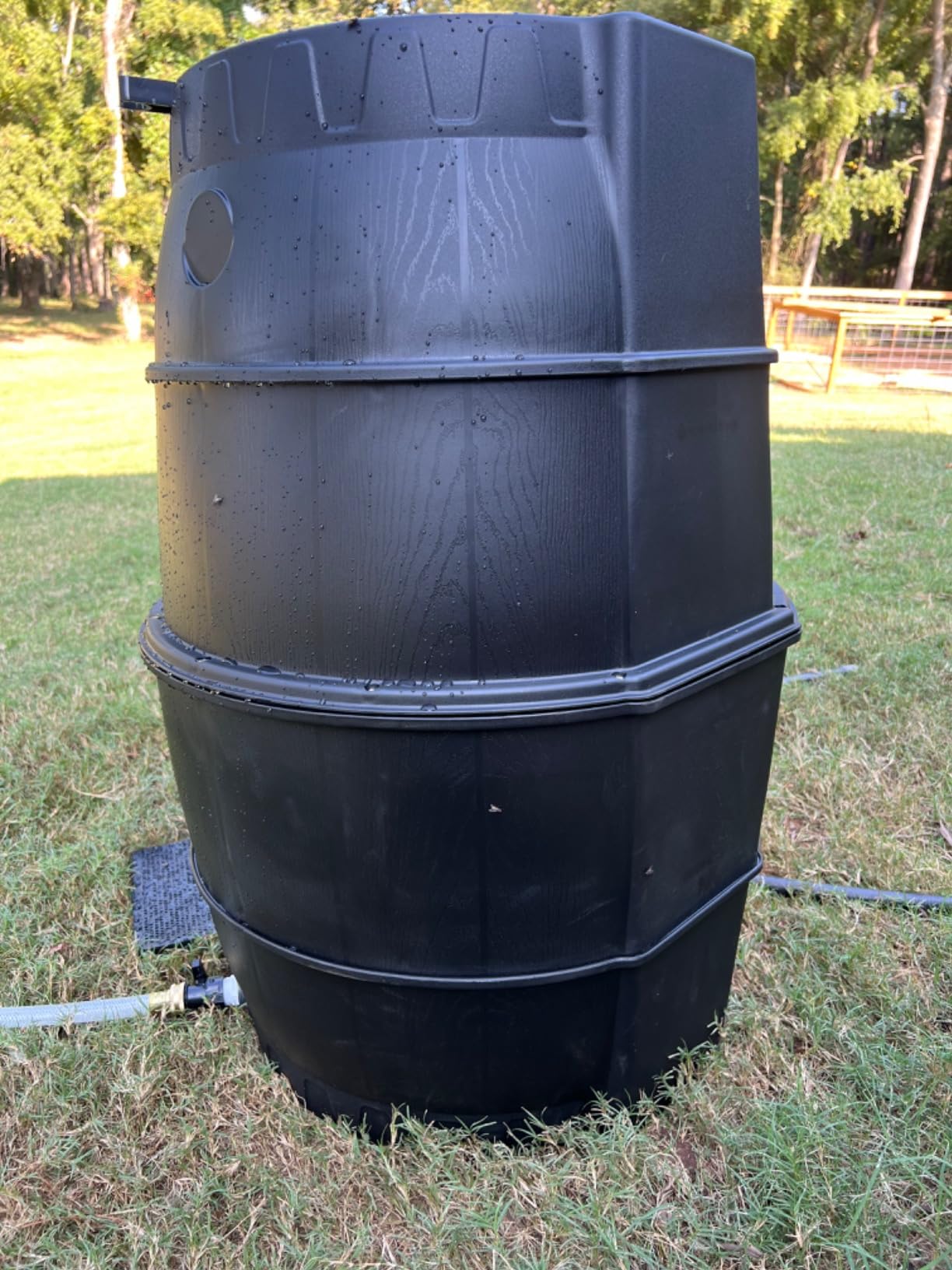 SQUEEZE master 50 Gallon Rainwater Collection Barrel Without Stand-BPA Free Home Rain Catcher with Water Diverter, Outlet Hose-Flatback Designed Water Storage Collection Barrel for Gardens and Plants customer photo 2