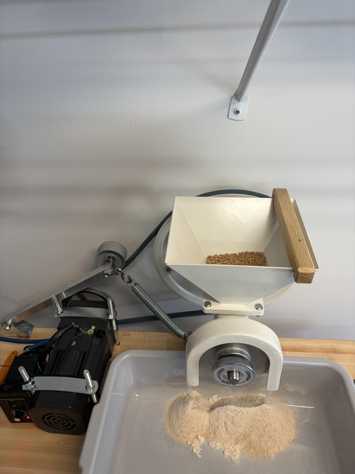 Manual Hand Grain Mill White | Heavy-Duty Hand Operated Food Grinder for Wheat, Corn, Oats, Coffee Beans, Rice & Dry Grains | Hand Crank Kitchen Flour Mill for Home, Camping, Survival & Everyday Use customer photo 2