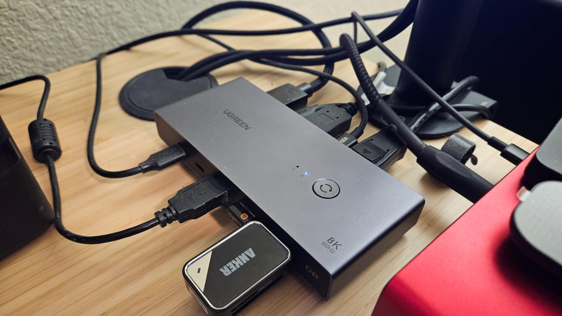 UGREEN Displayport KVM Switch 2 in 1 Out, 8K@60Hz, Aluminum, 4 USB3.0 Ports customer photo 1