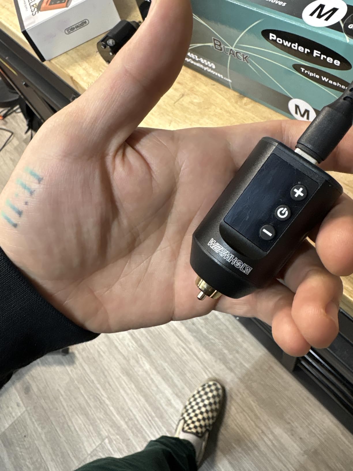 Wireless Tattoo Battery Pack, Rechargeable Cordless Tattoo Power Supply Portable RCA Lithium Battery Pack 1500mAh Capacity with LED Digital Display for Tattoo Pen Rotary Tattoo Machine WB11-A customer photo 2